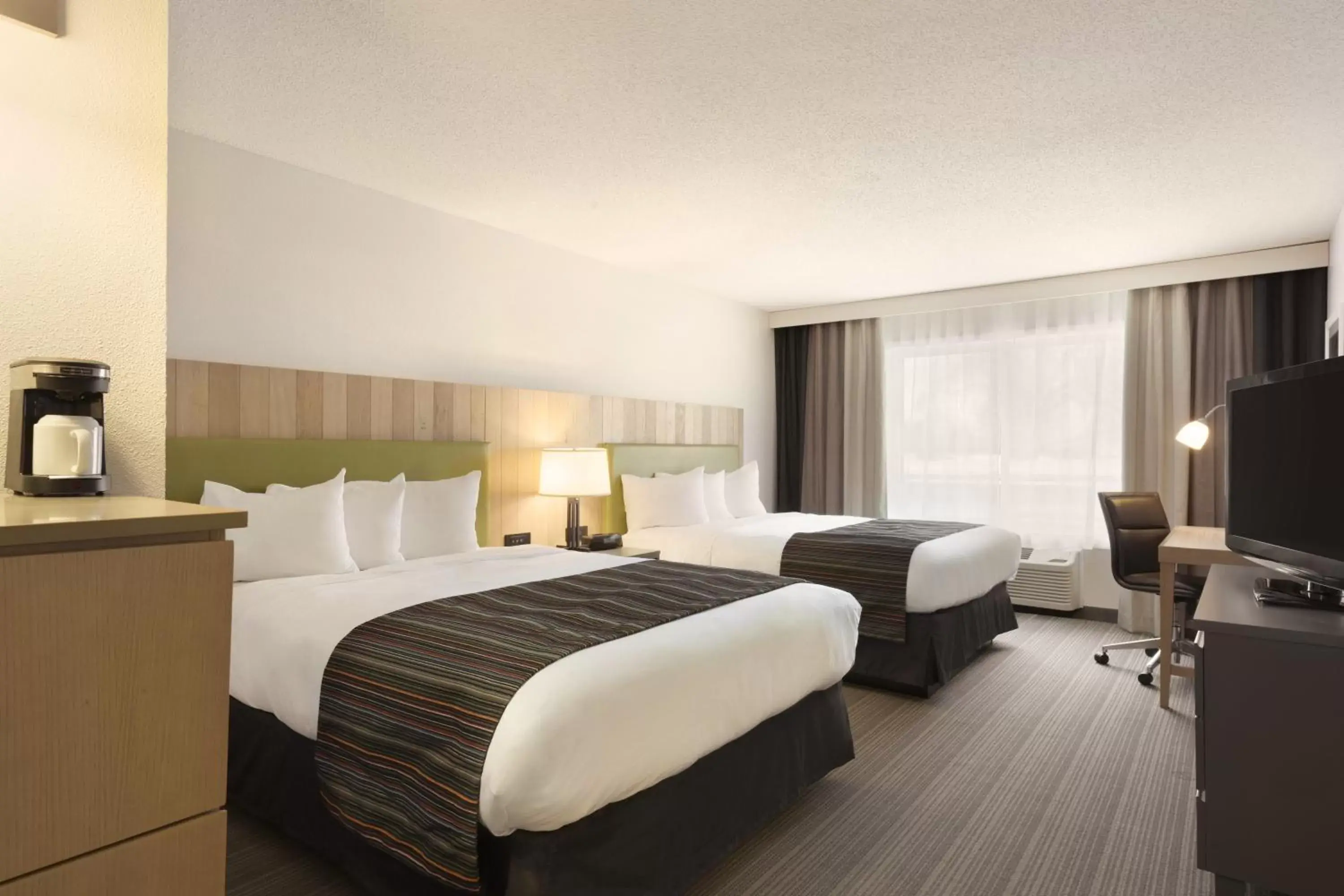 Photo of the whole room, Bed in Country Inn & Suites by Radisson, Minneapolis West, MN