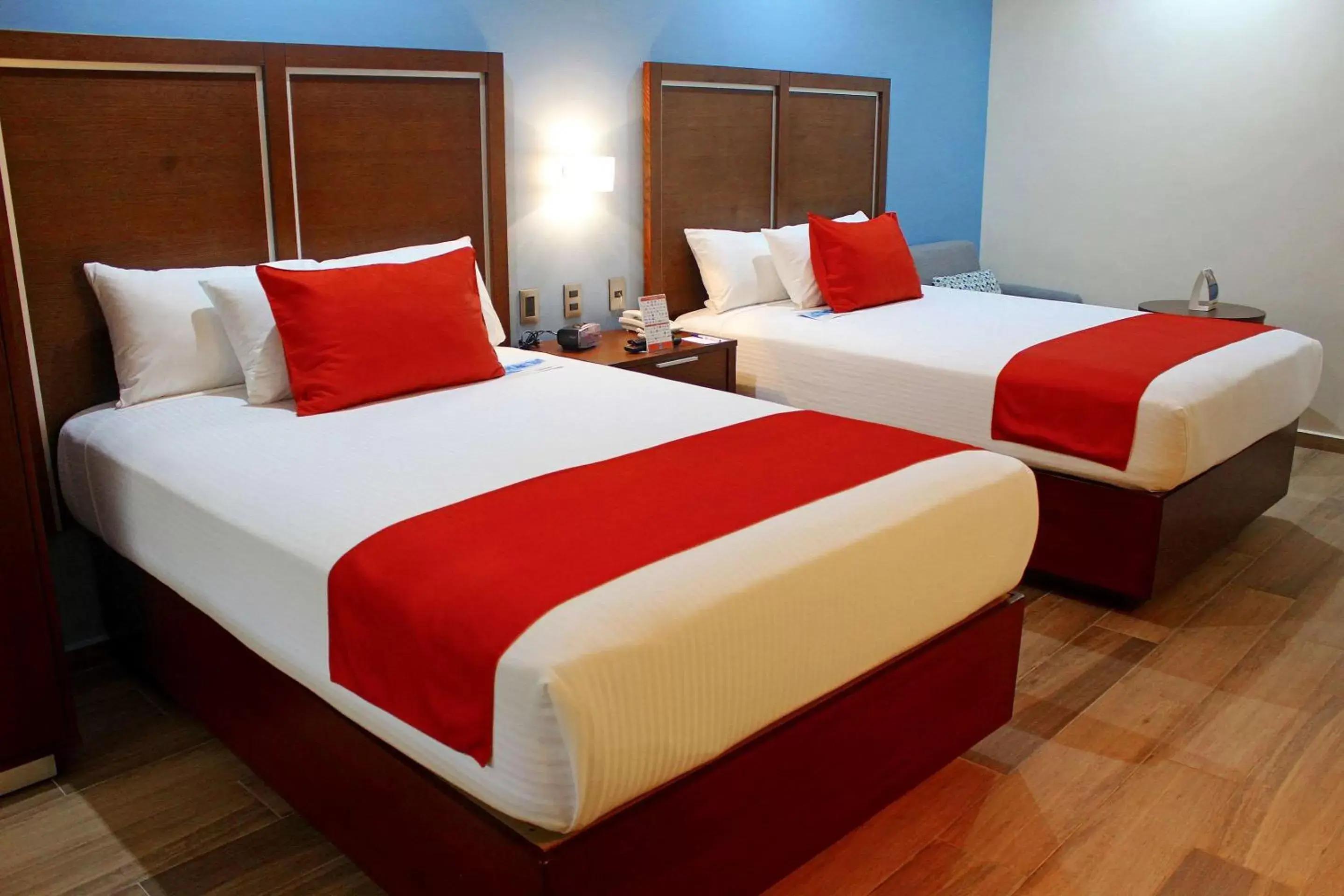 Photo of the whole room, Bed in Hotel Comfort Inn Monterrey Norte