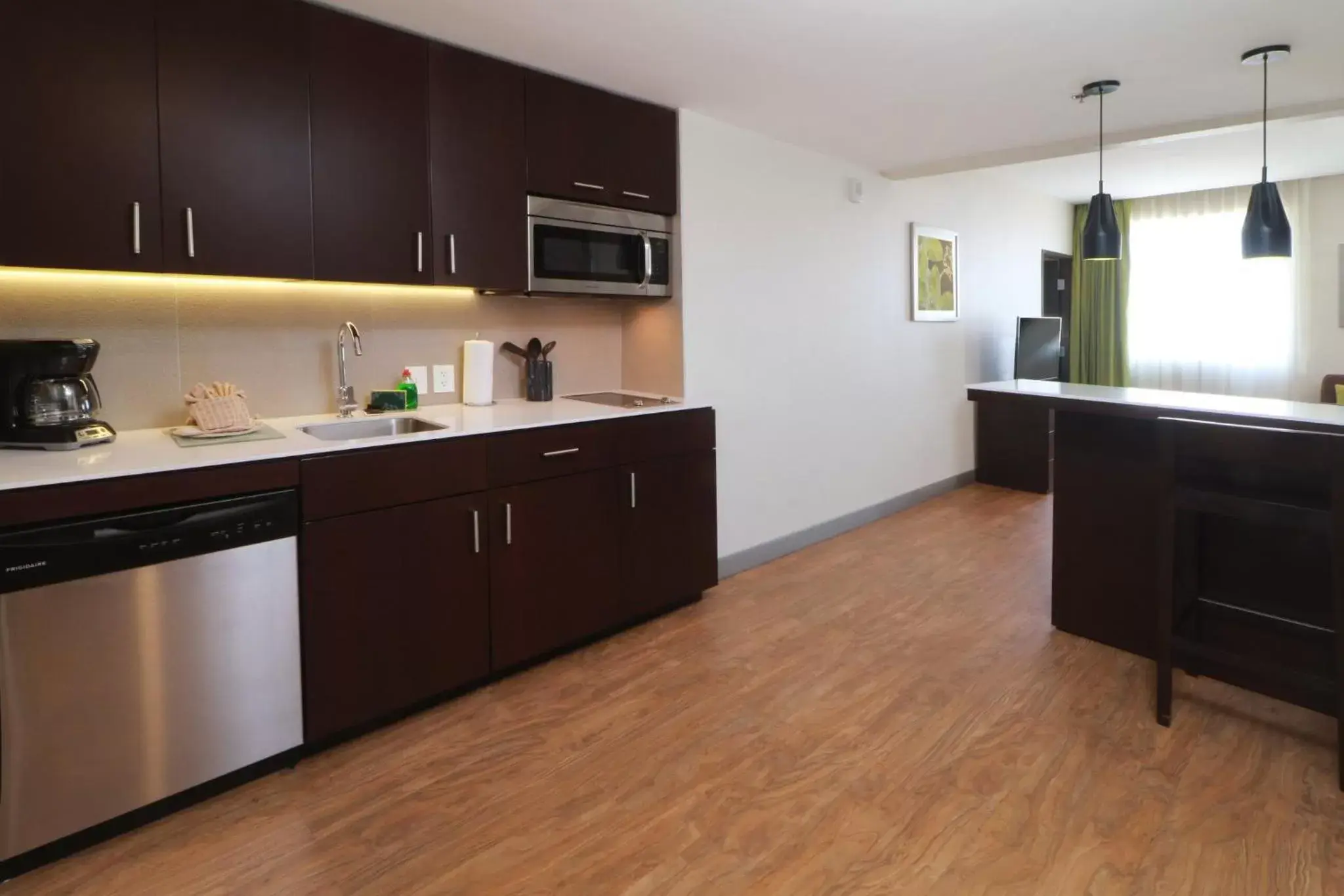 Photo of the whole room, Kitchen/Kitchenette in Staybridge Suites San Luis Potosi, an IHG Hotel