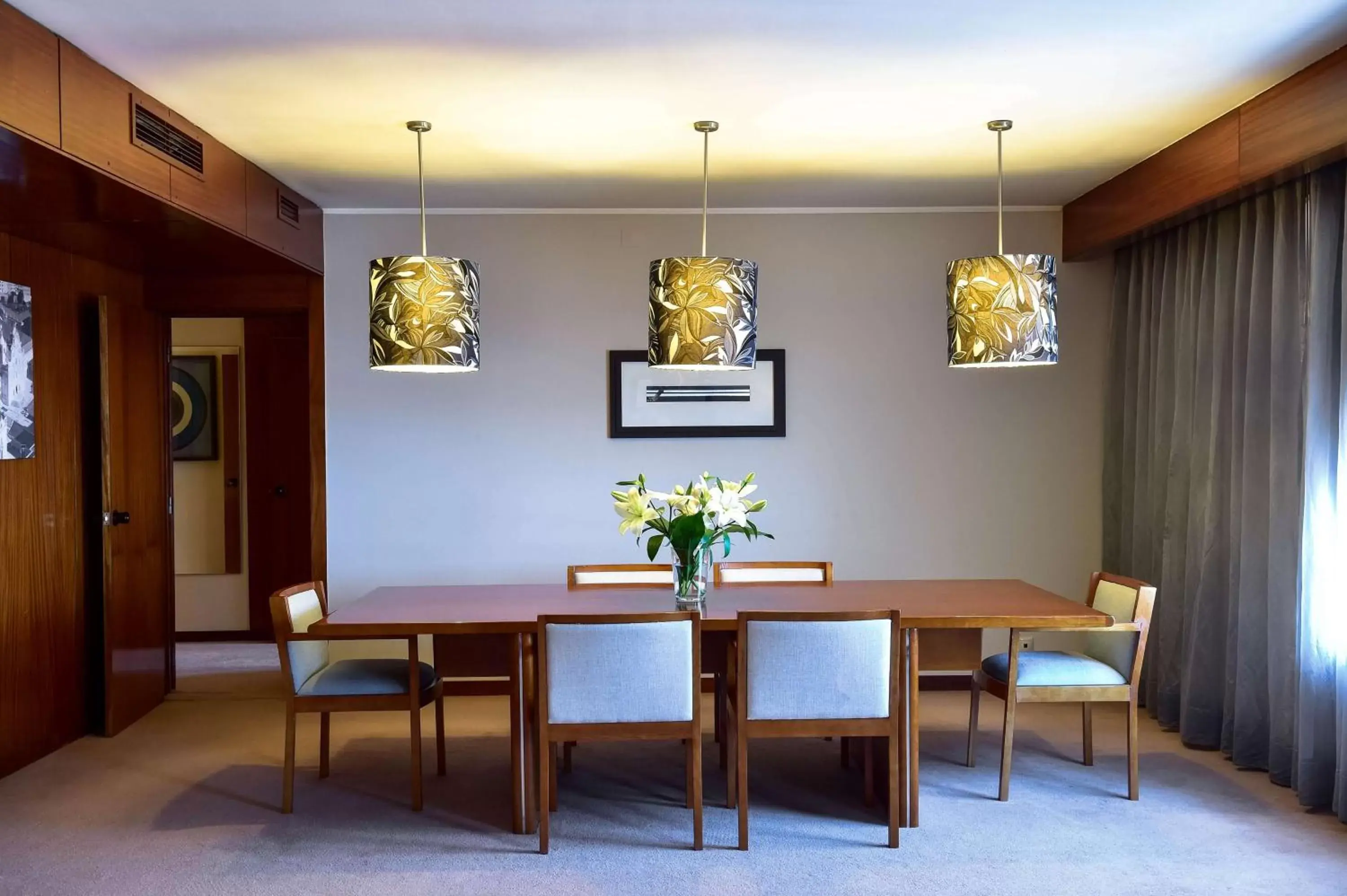 Photo of the whole room, Dining Area in Tivoli Coimbra Hotel