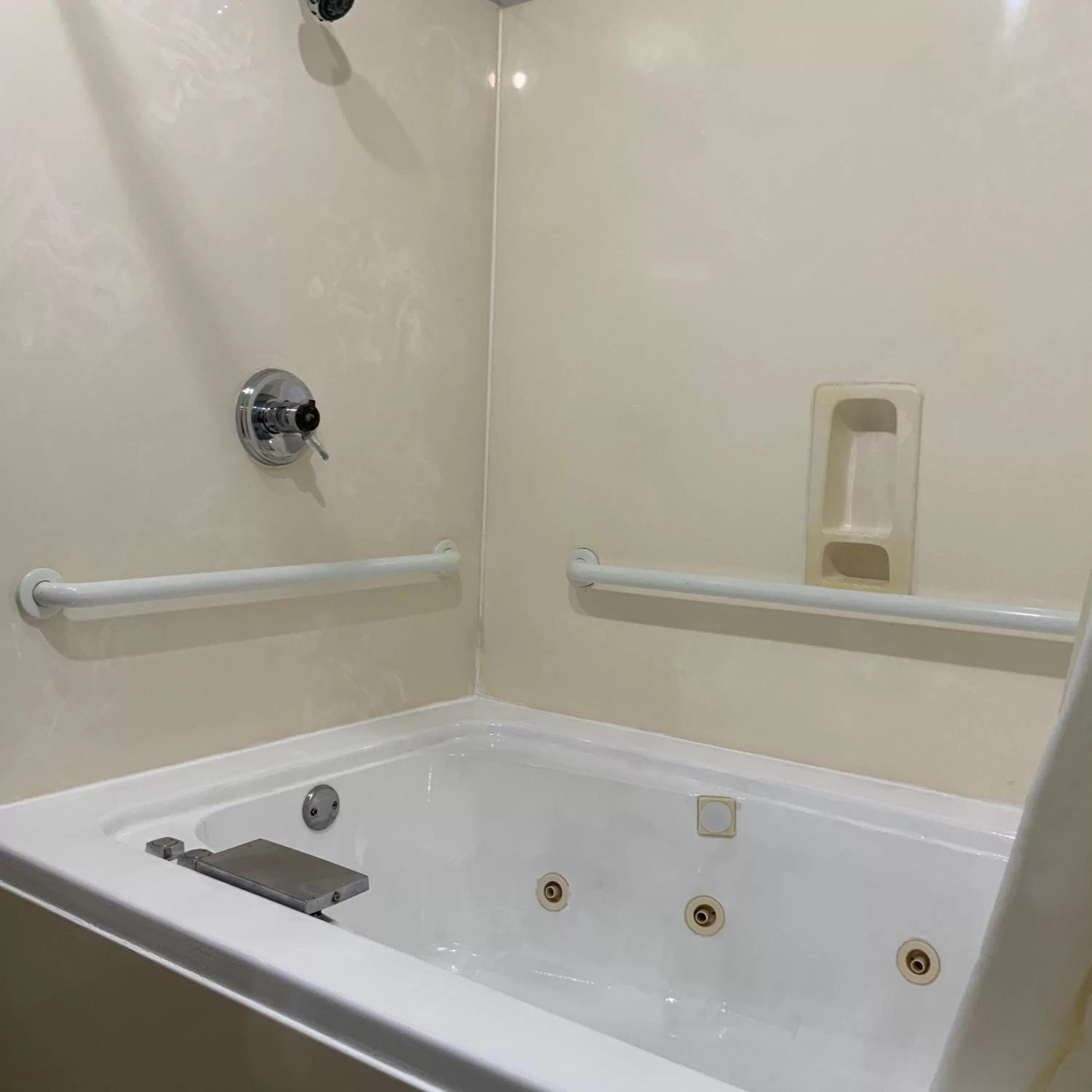 Quality Inn & Suites University-Airport