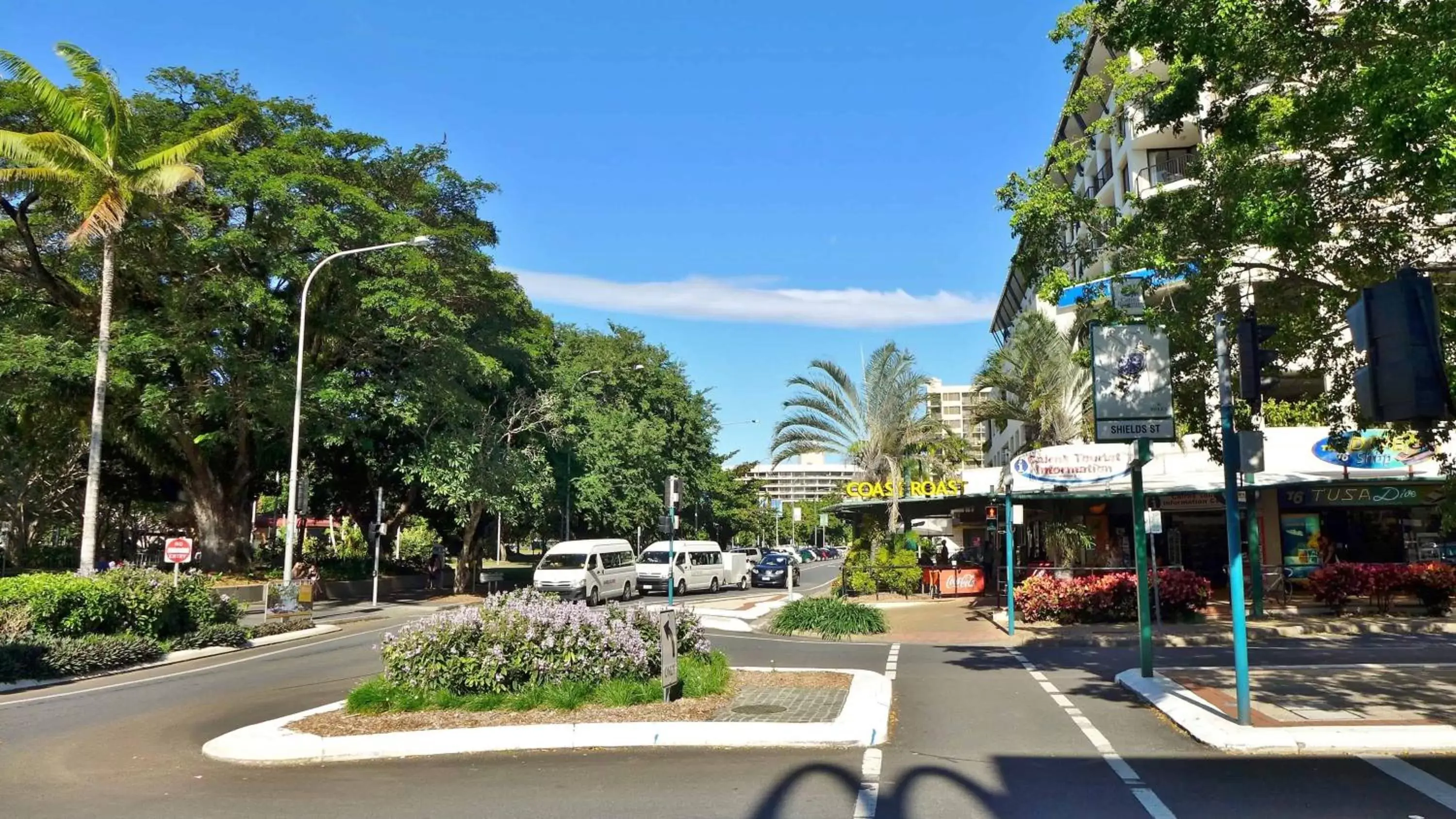 Neighbourhood in Lake Central Cairns
