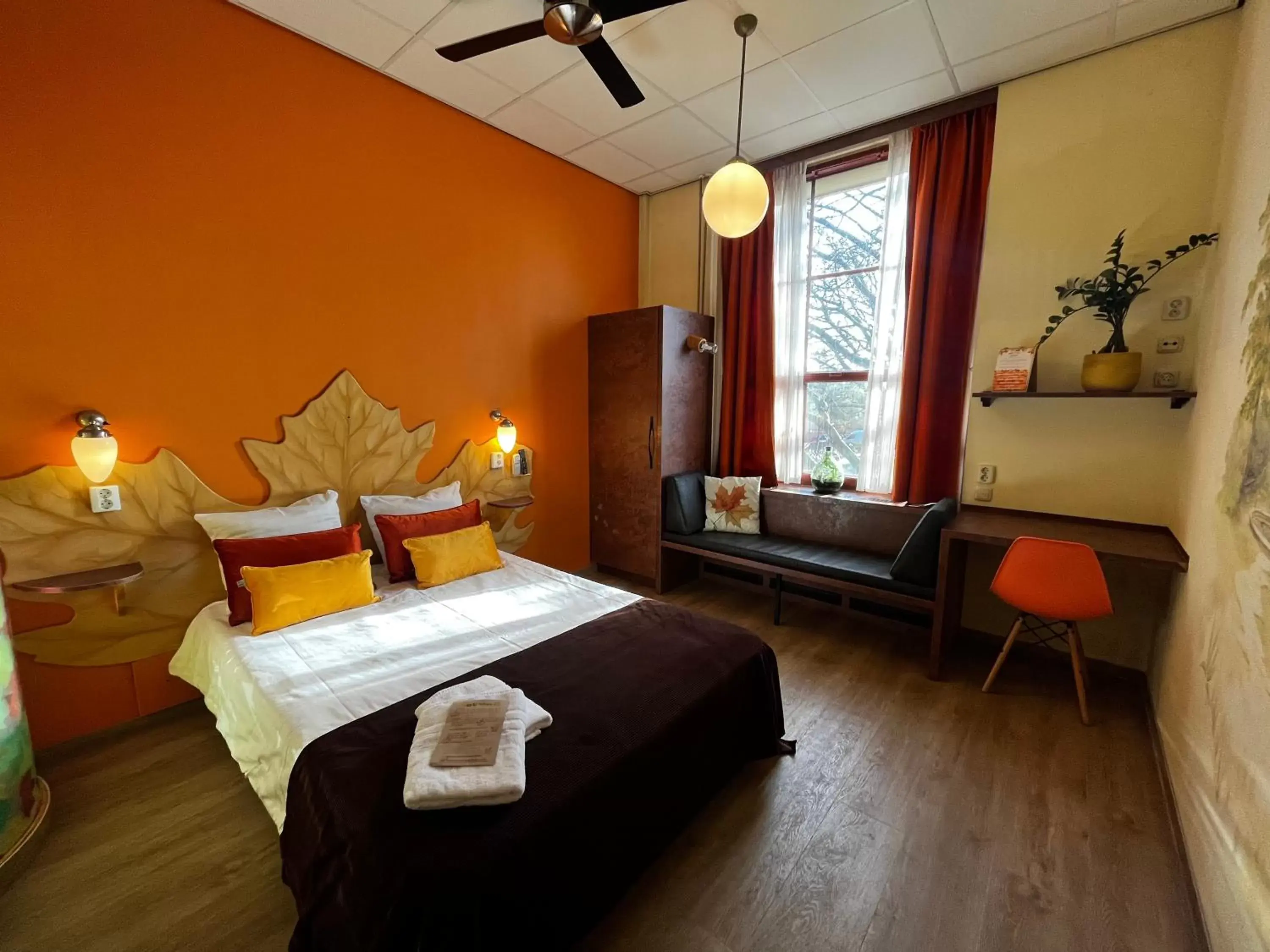 Bed in Hotel de Plataan Delft Centrum