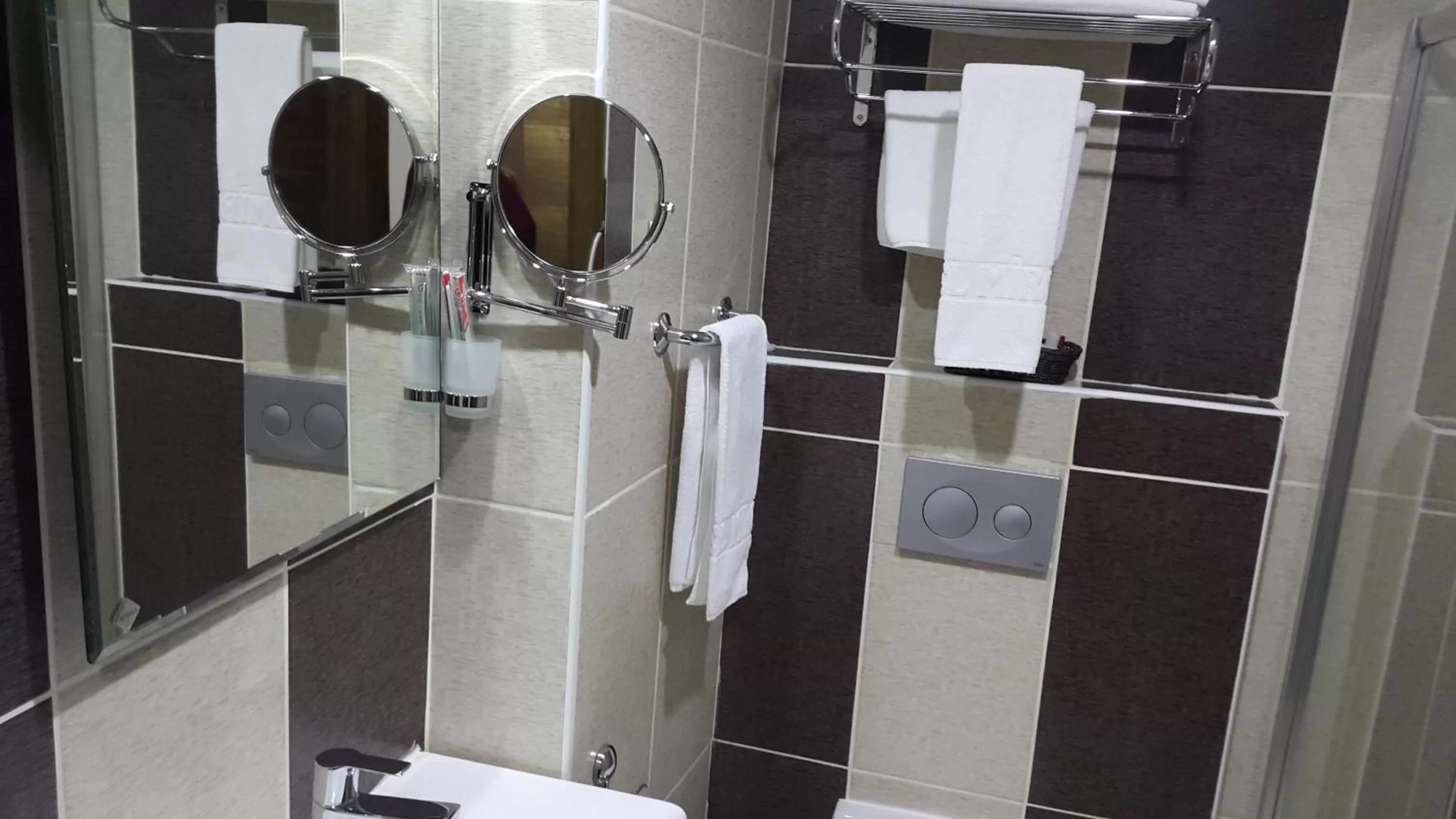 Shower in Miroglu Hotel