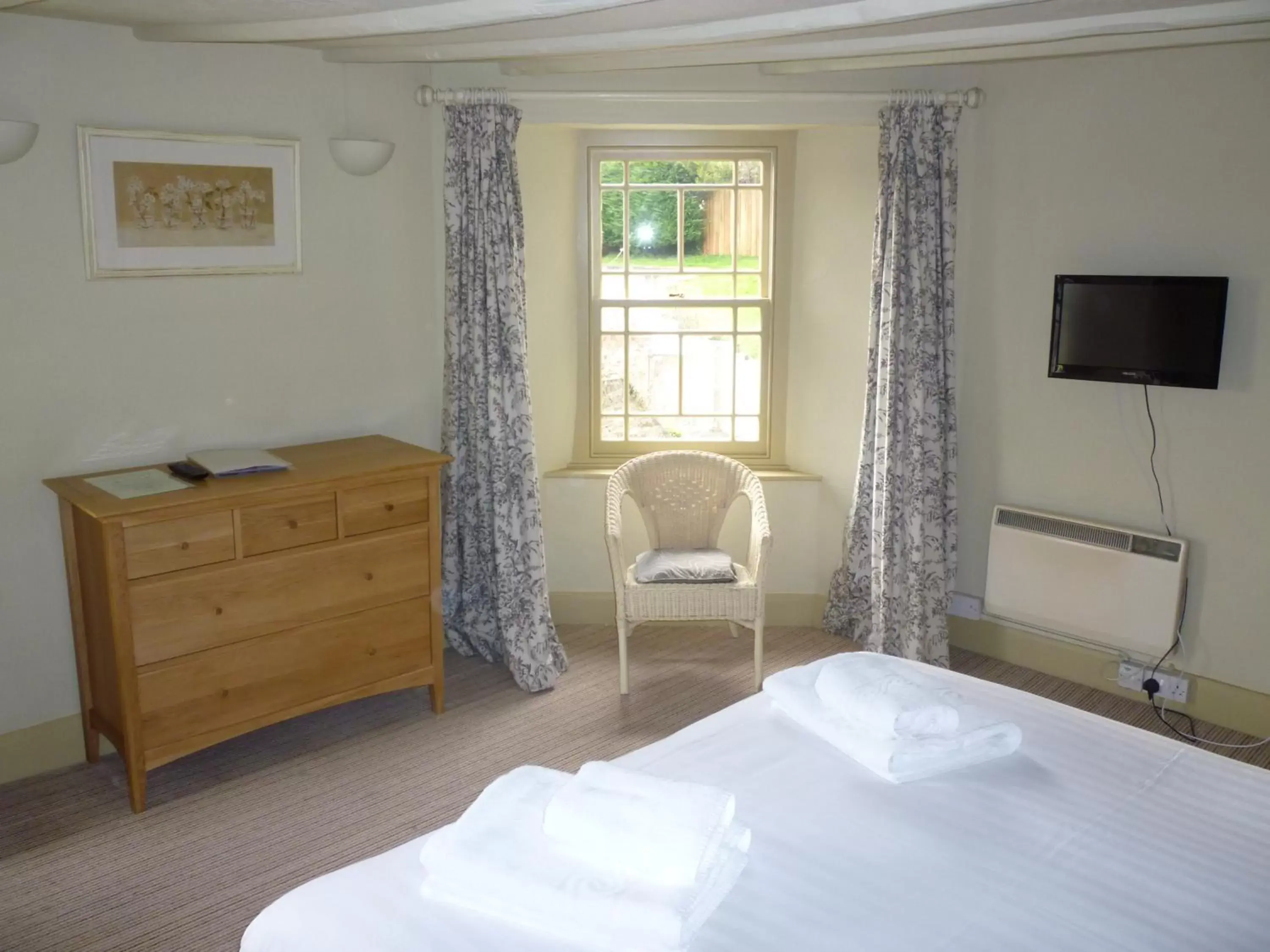 Decorative detail, Bed in Royal Oak Inn