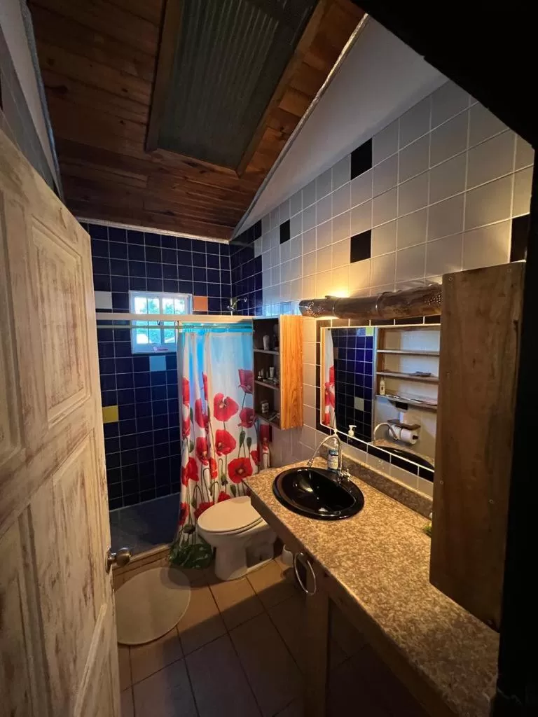 Bathroom in Barrbra BnB Over The Sea