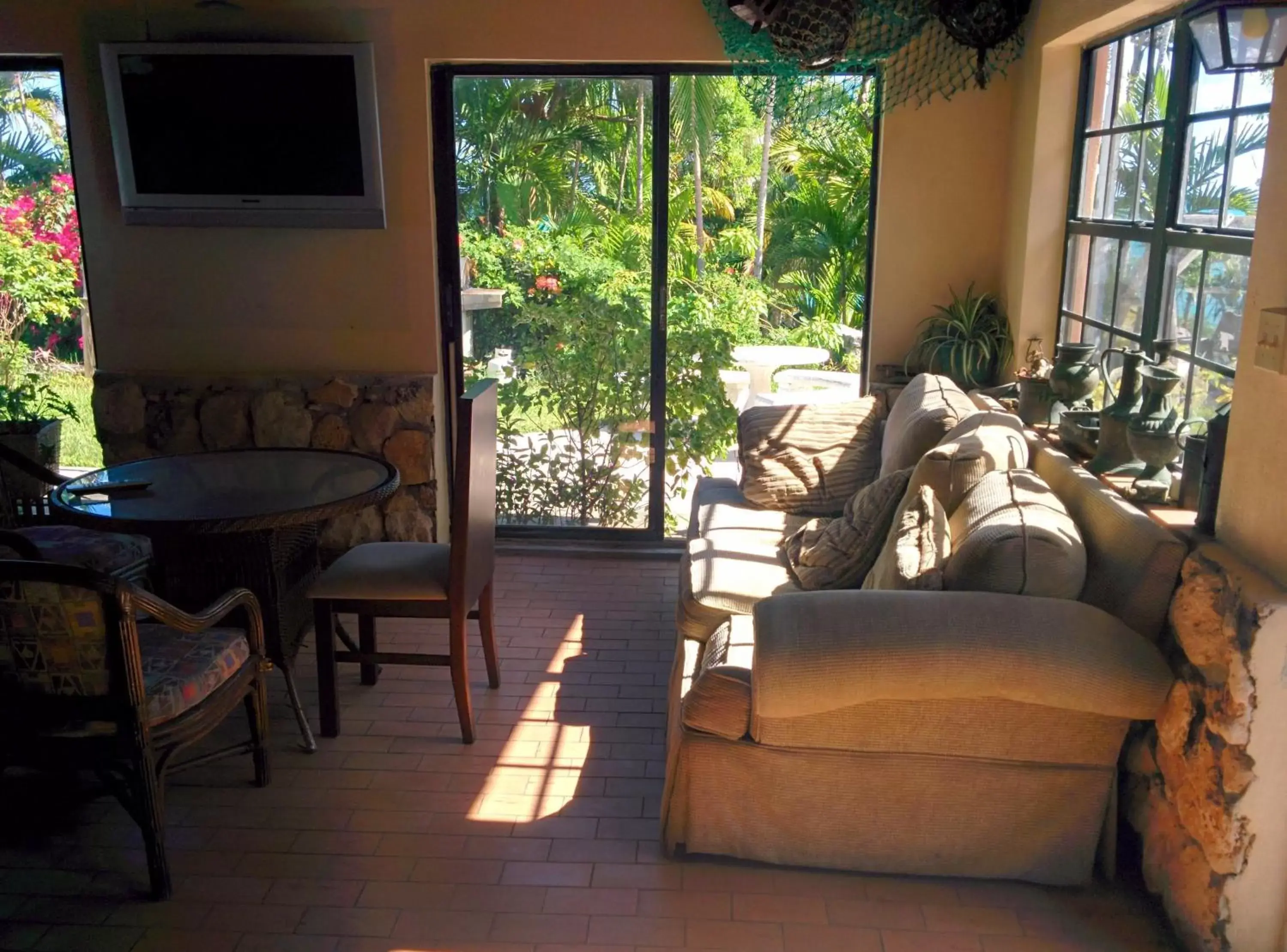 Communal lounge/ TV room, Seating Area in Orange Hill Beach Inn