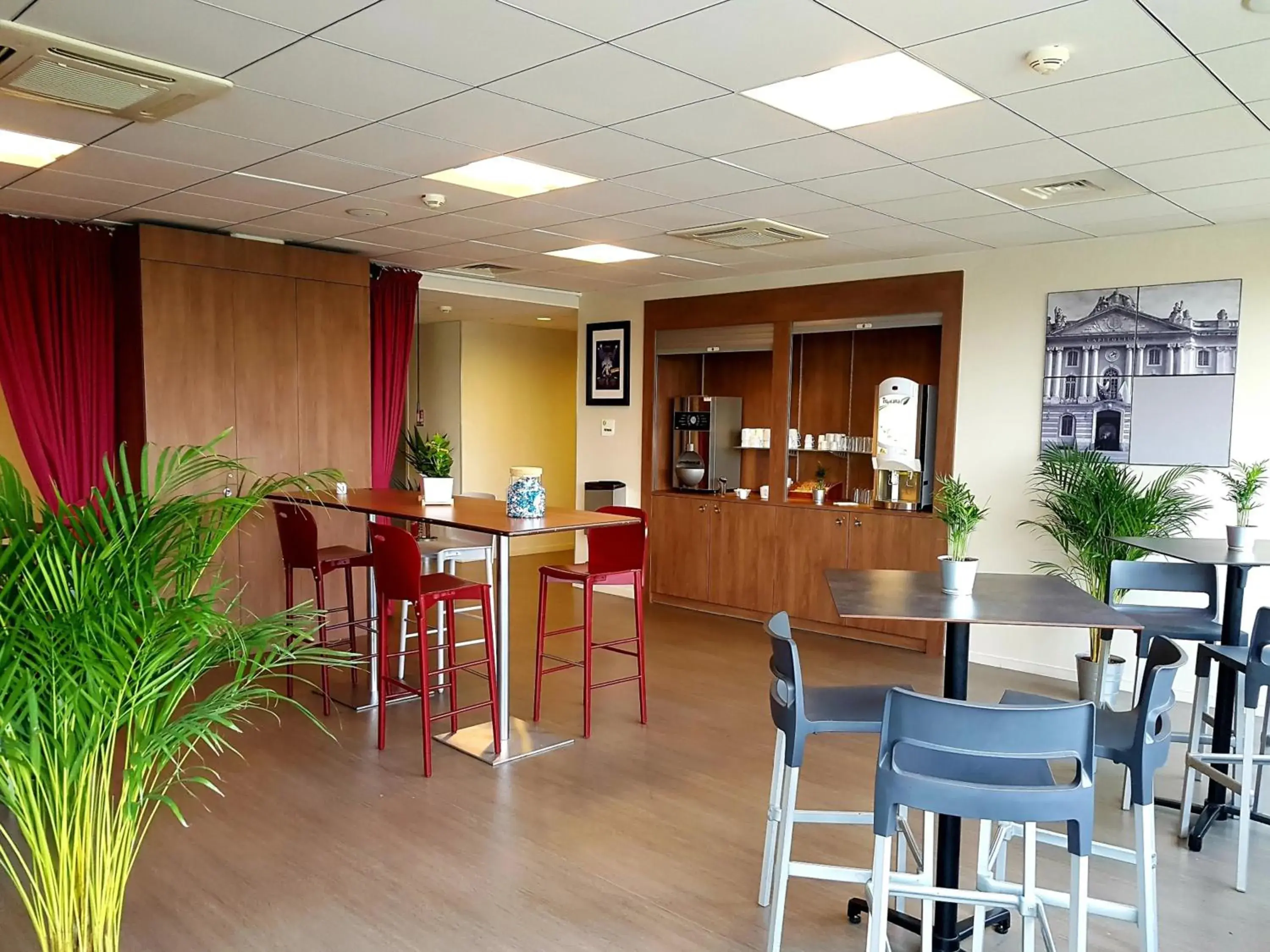 Lounge or bar, Restaurant/Places to Eat in Campanile Toulouse Balma - Cité de l'Espace