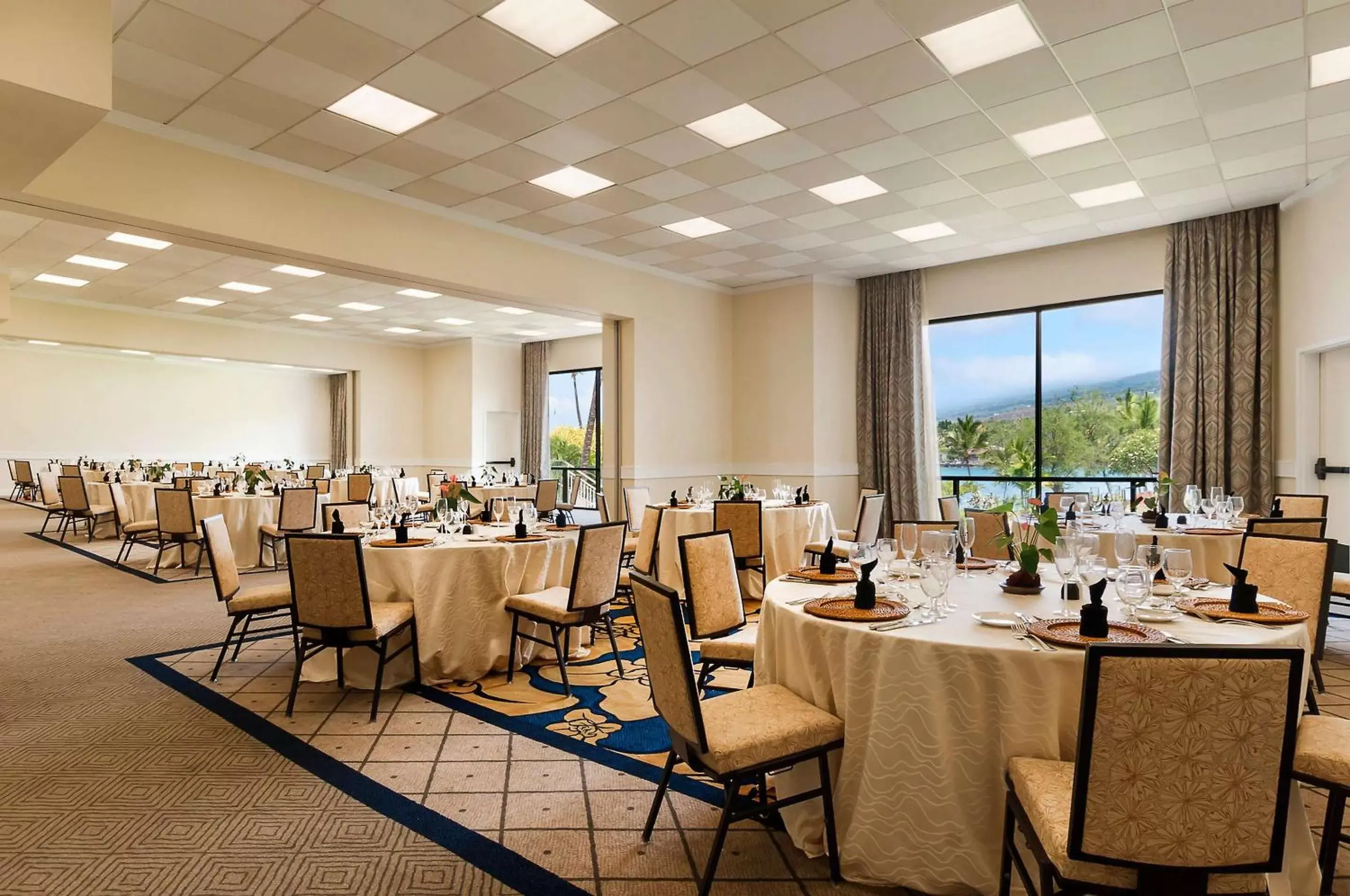 Banquet/Function facilities, Restaurant/Places to Eat in Outrigger Kona Resort and Spa