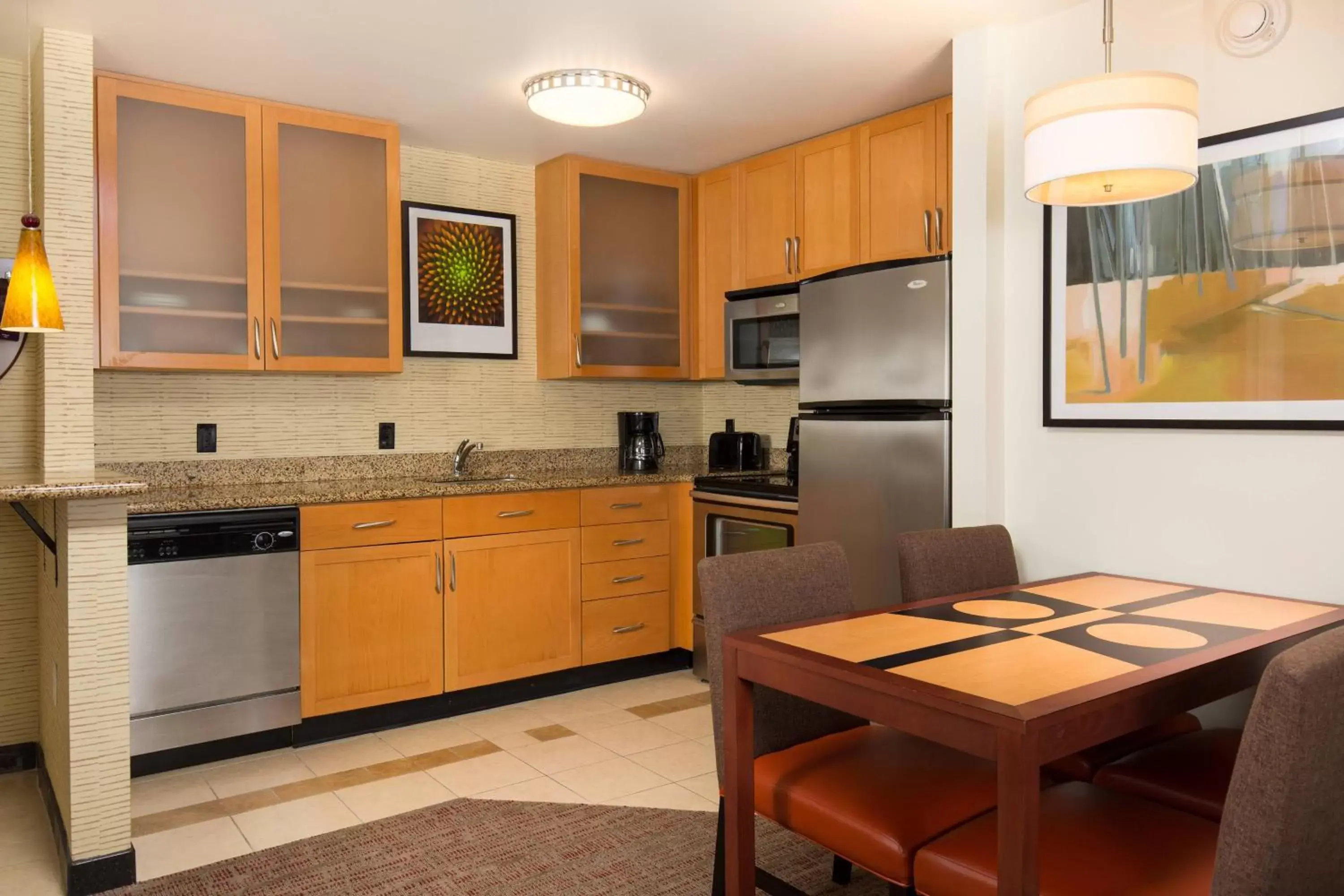 Bedroom, Kitchen/Kitchenette in Residence Inn Dayton North