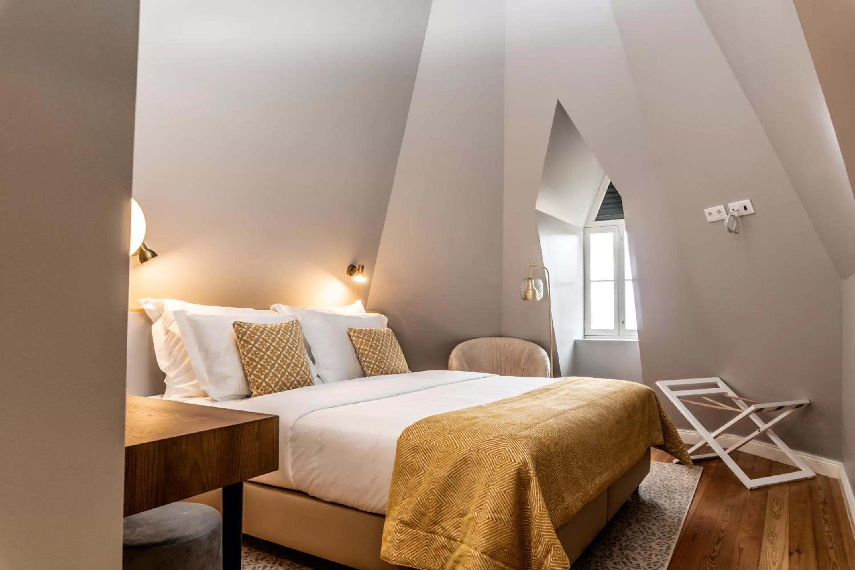 Bed in 1905 Zino's Palace