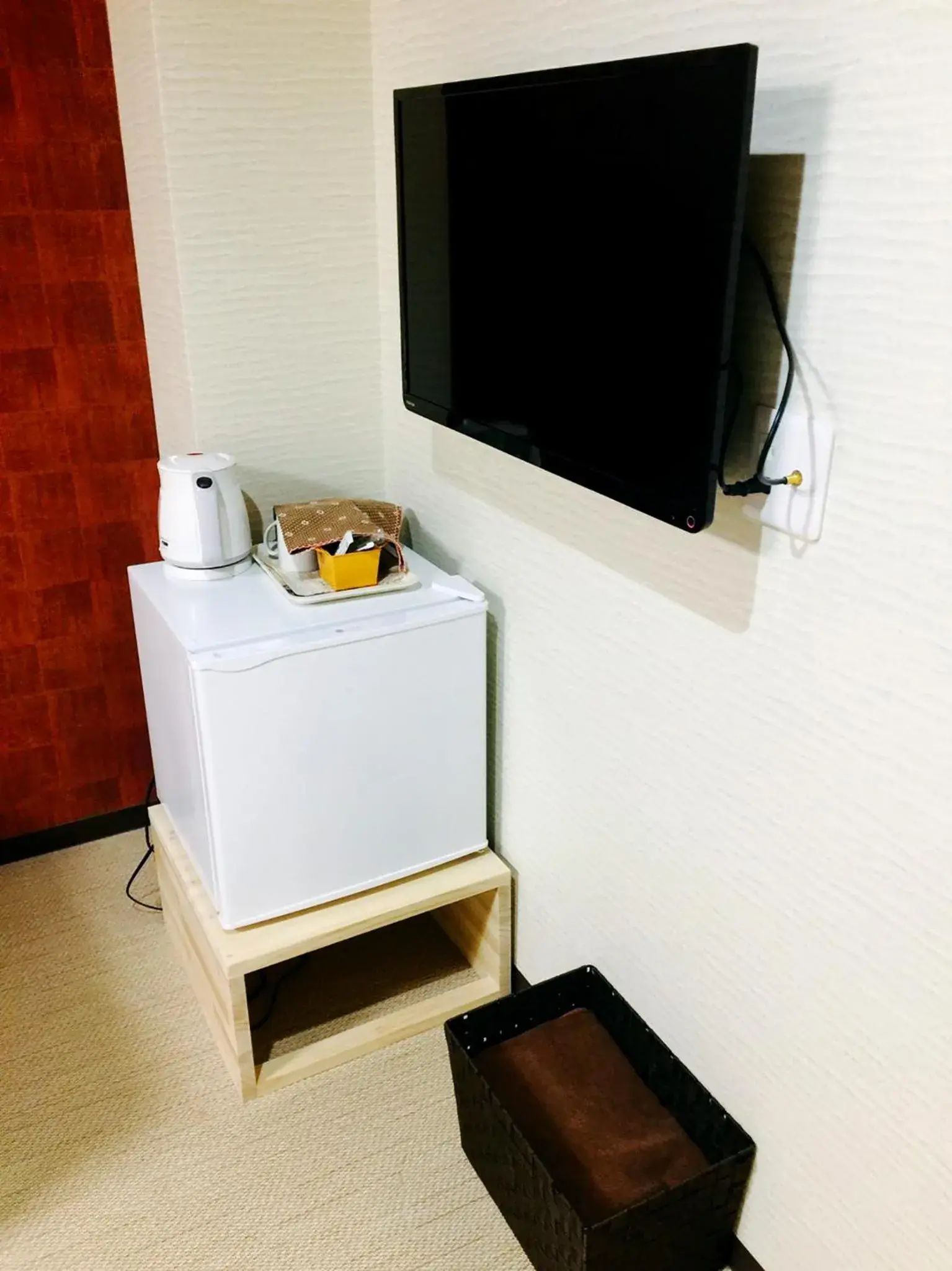 Photo of the whole room, TV/Entertainment Center in Tennoji Lagoon Hotel