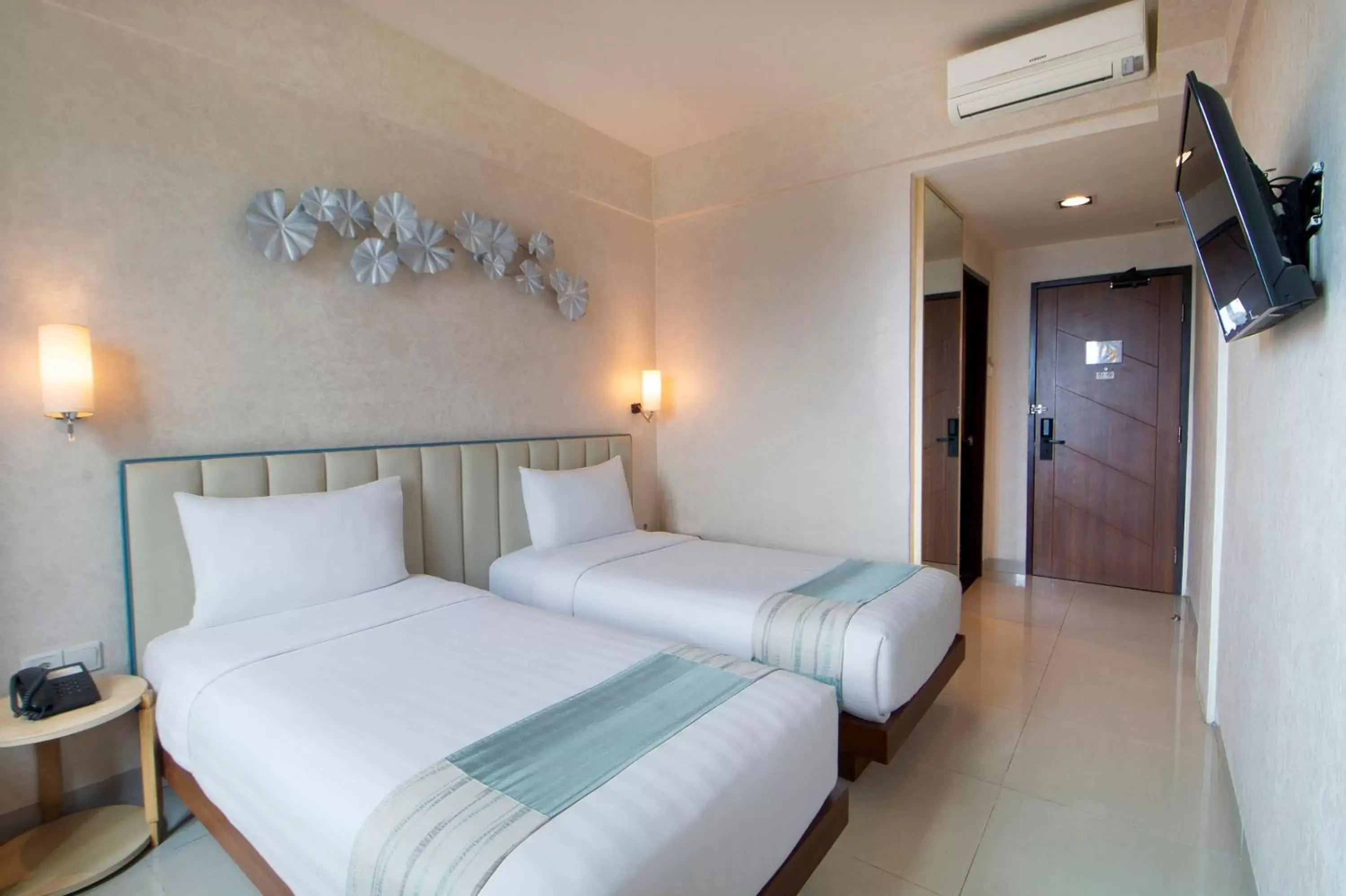 Bedroom, Bed in Solaris Hotel Malang