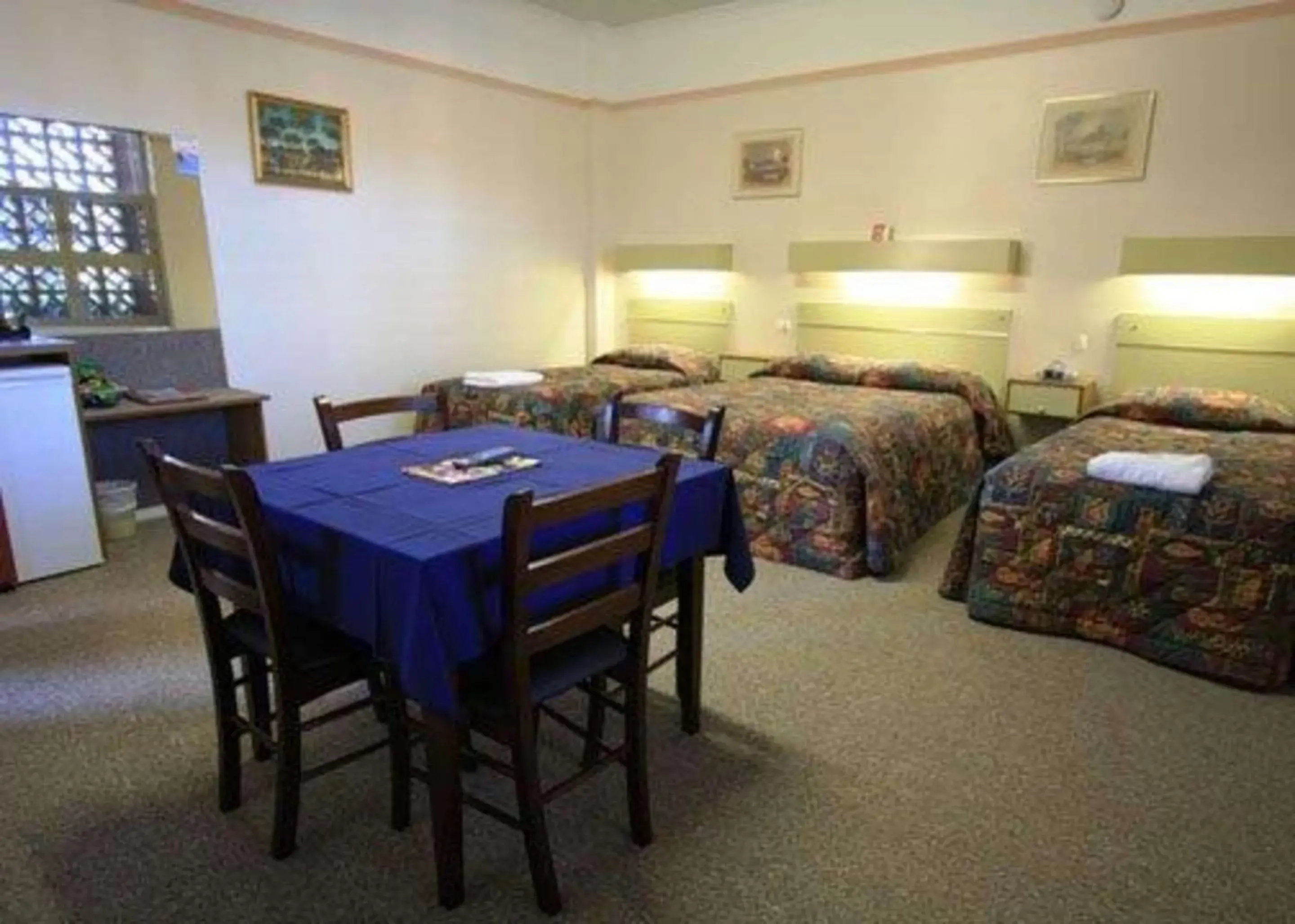 Photo of the whole room, Restaurant/Places to Eat in Comfort Inn Crystal Broken Hill
