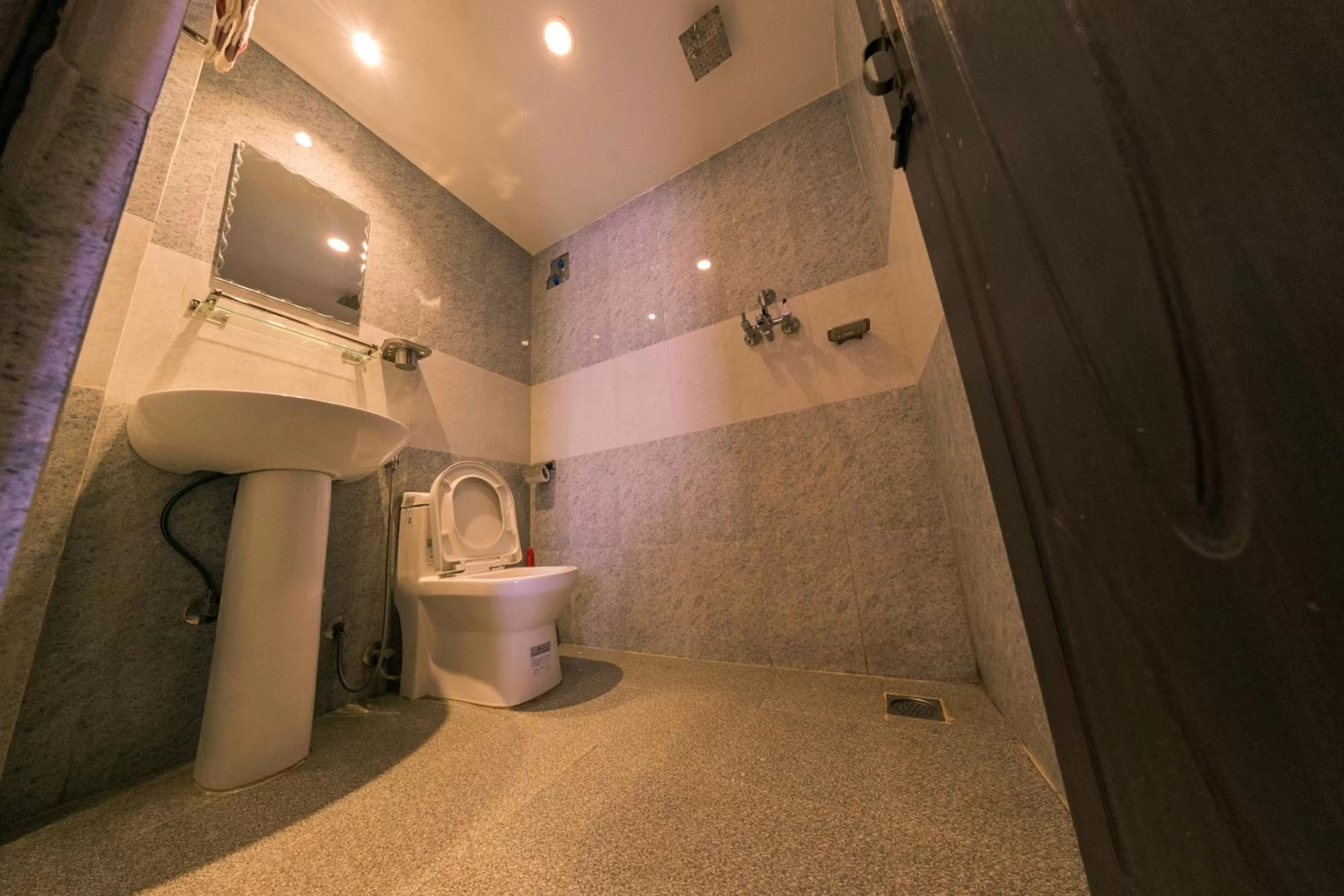 Bathroom in Hotel Chhimeki