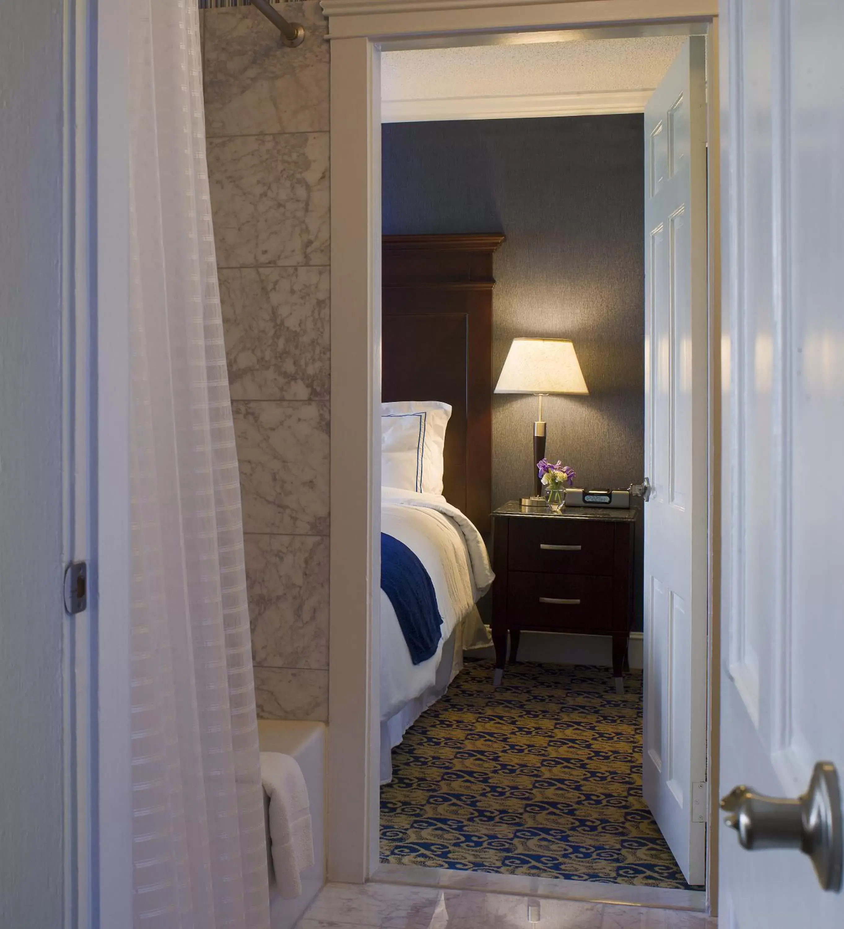 Shower, Bed in Newport Beach Hotel & Suites