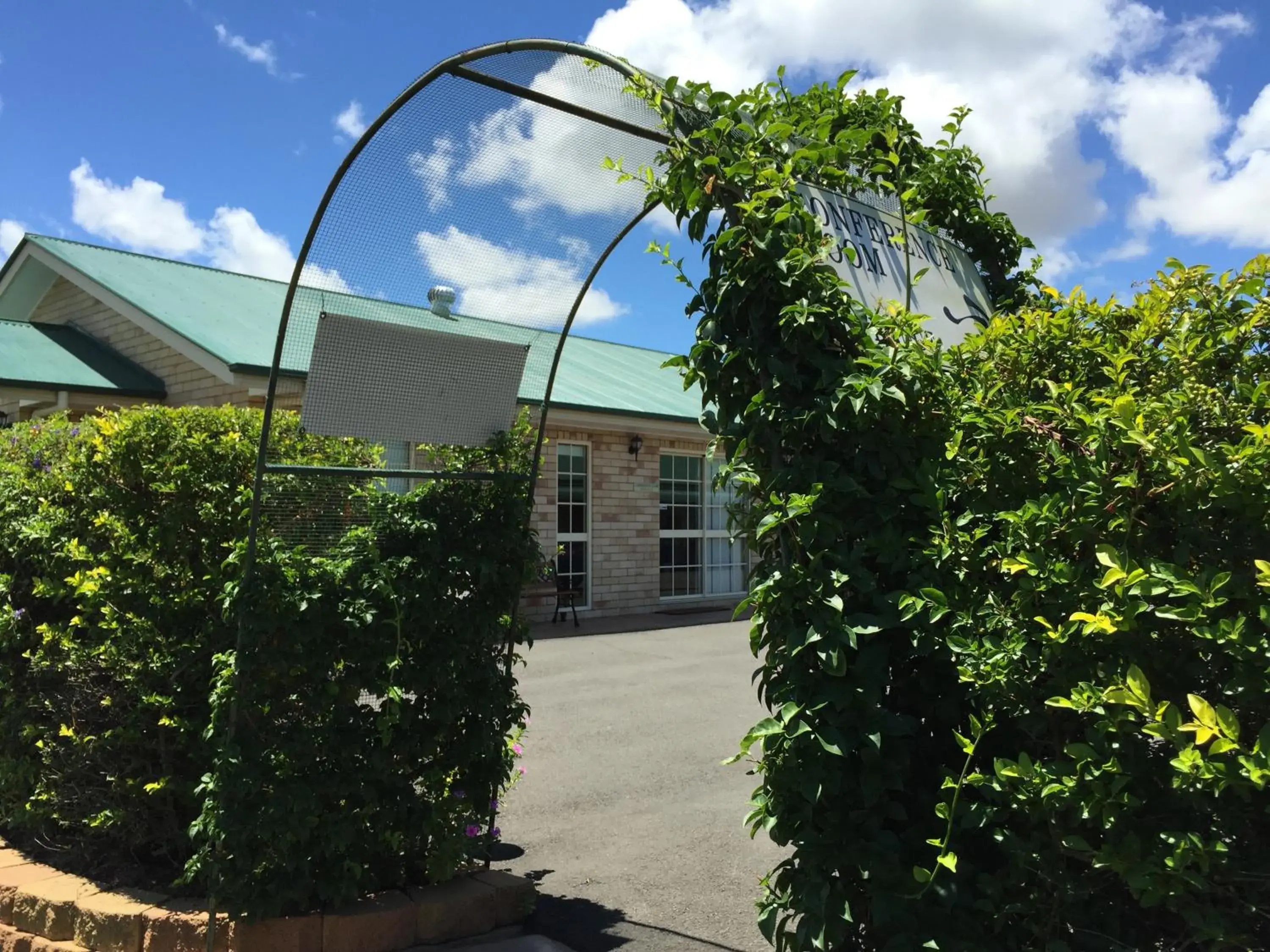 Garden, Property Building in Starlight Motor Inn