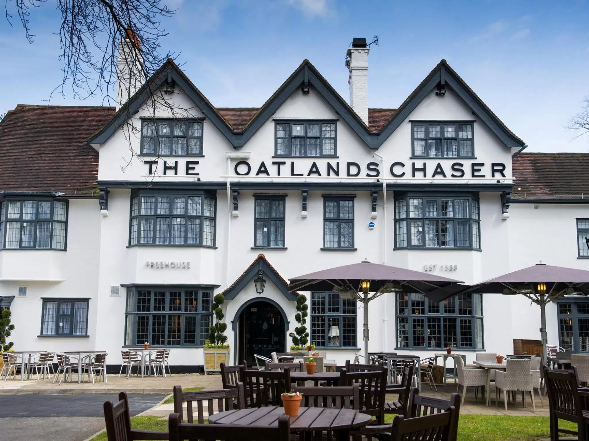 Facade/entrance in The Oatlands Chaser by Innkeeper's Collection