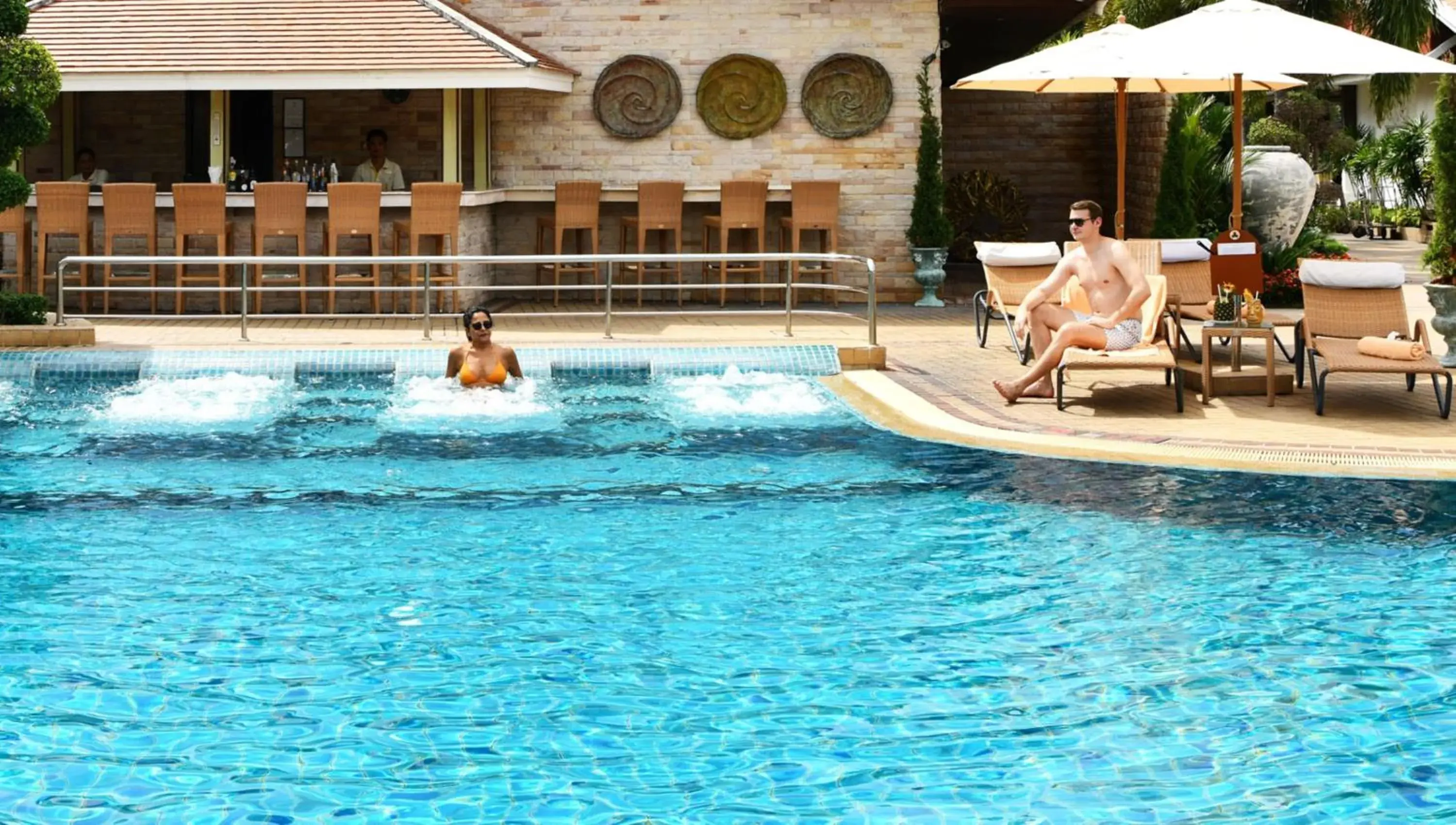 Lounge or bar, Swimming Pool in Thai Garden Resort