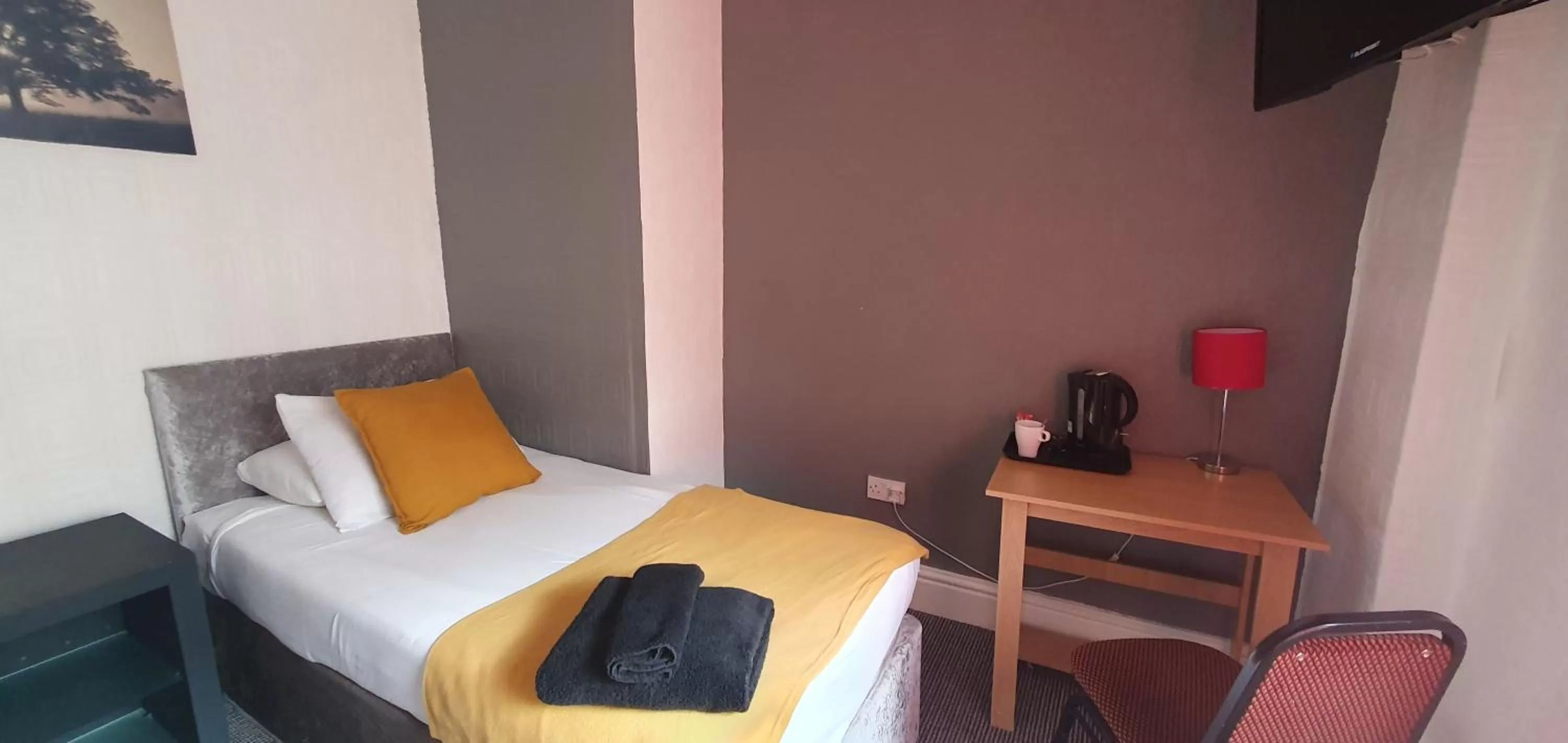 Bed in Palm Beach Hotel by the Sea