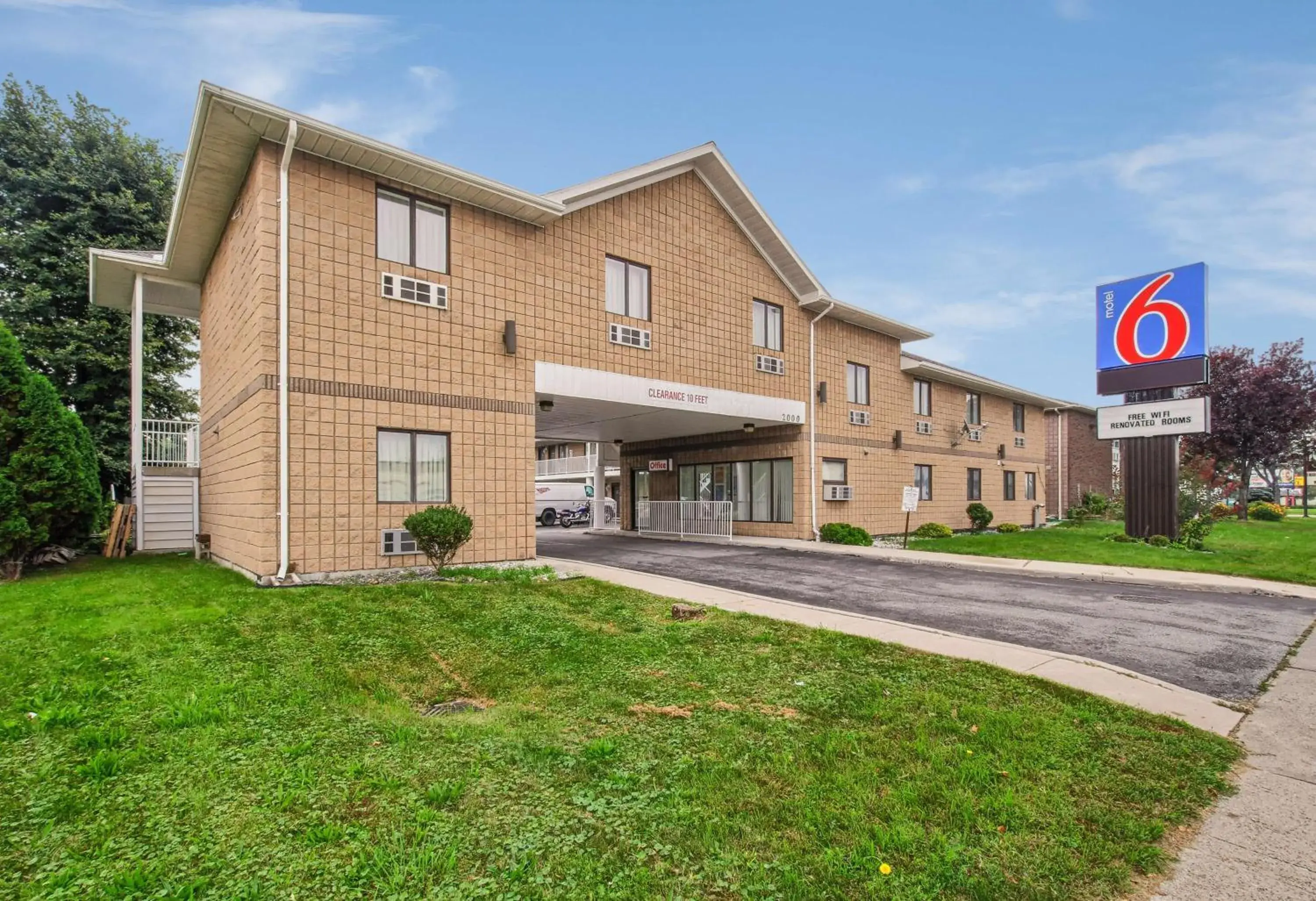 Property building in Motel 6-Windsor, ON Property building in Motel 6-Windsor, ON
