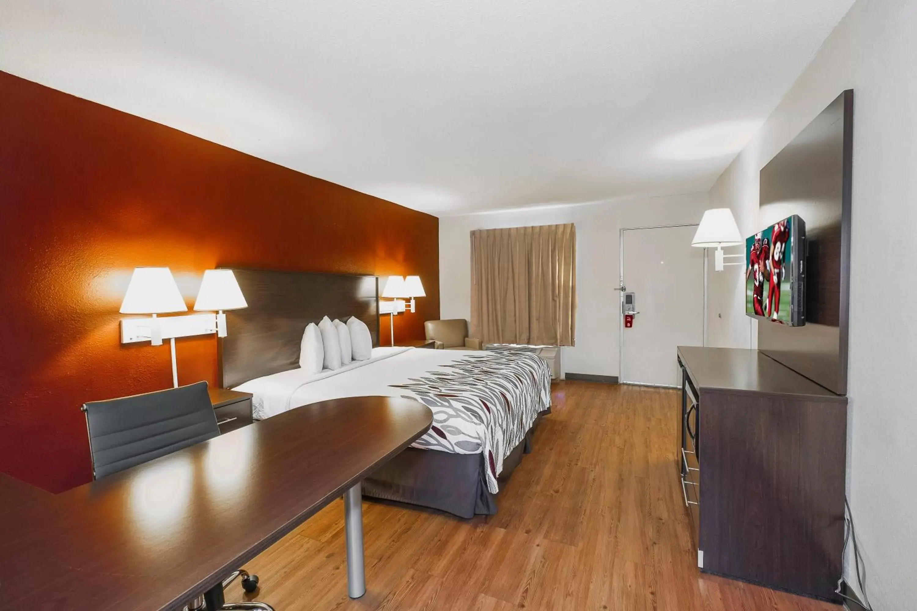 Photo of the whole room, Bed in Red Roof Inn Walterboro Photo of the whole room, Bed in Red Roof Inn Walterboro