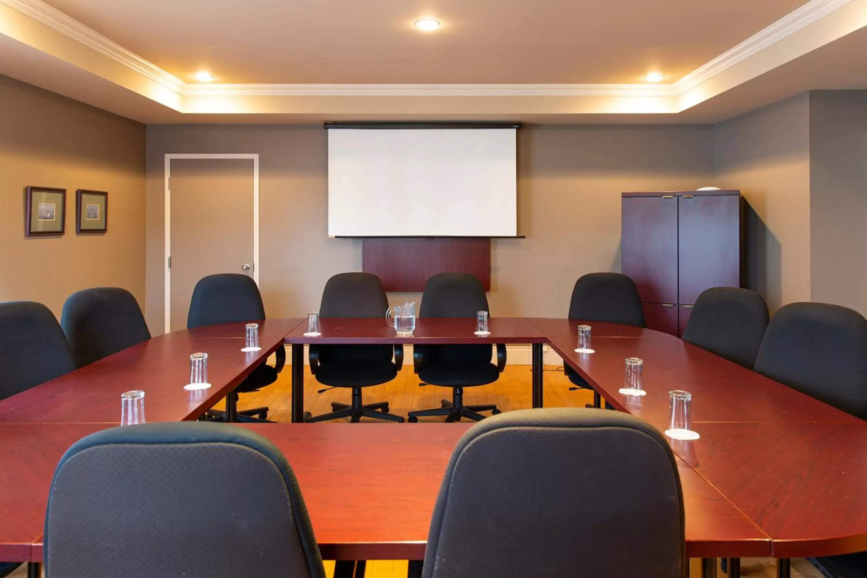 Meeting/conference room in Hotel L'Oiseliere Montmagny