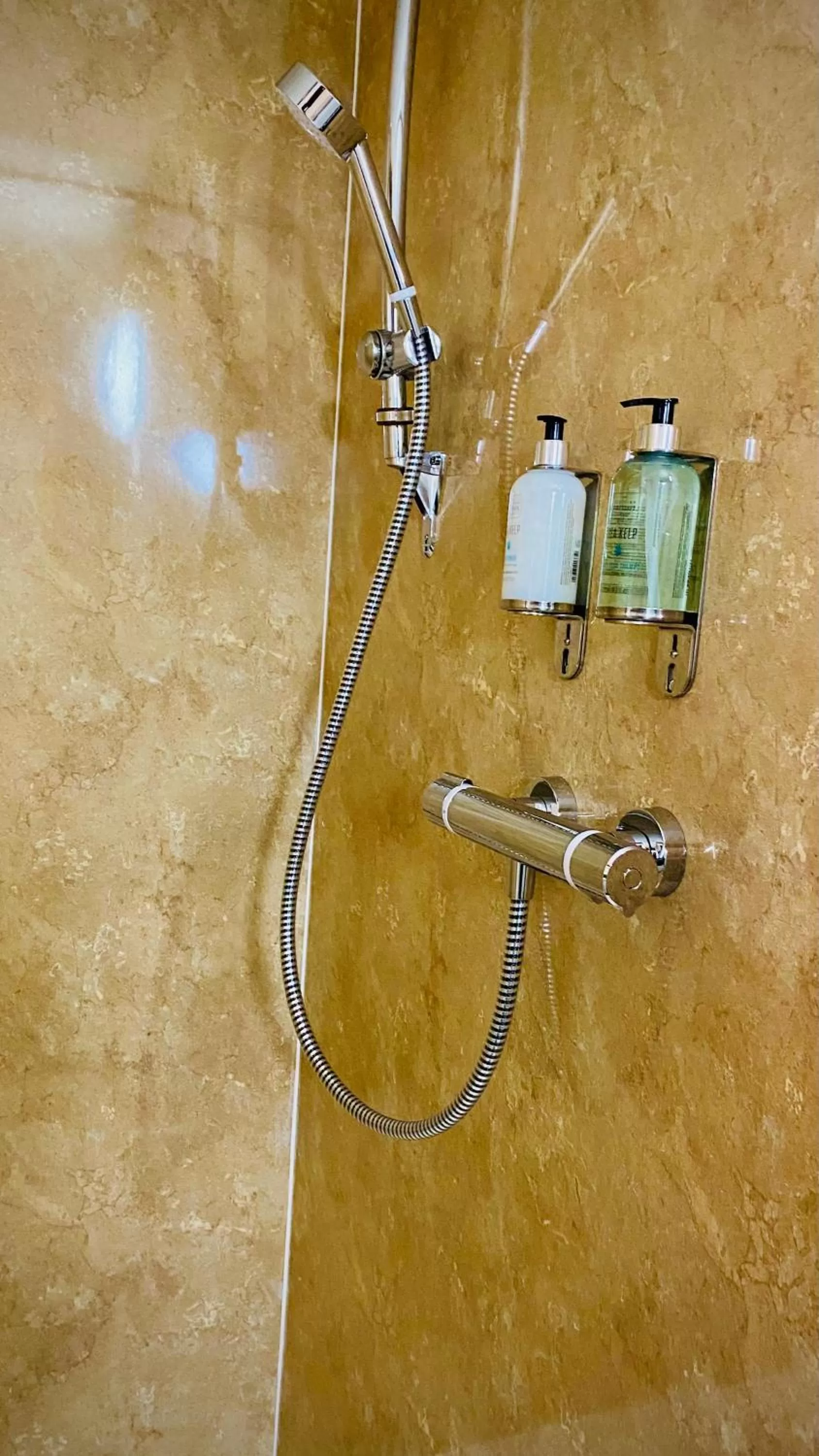 Shower in Siberia Bar & Hotel
