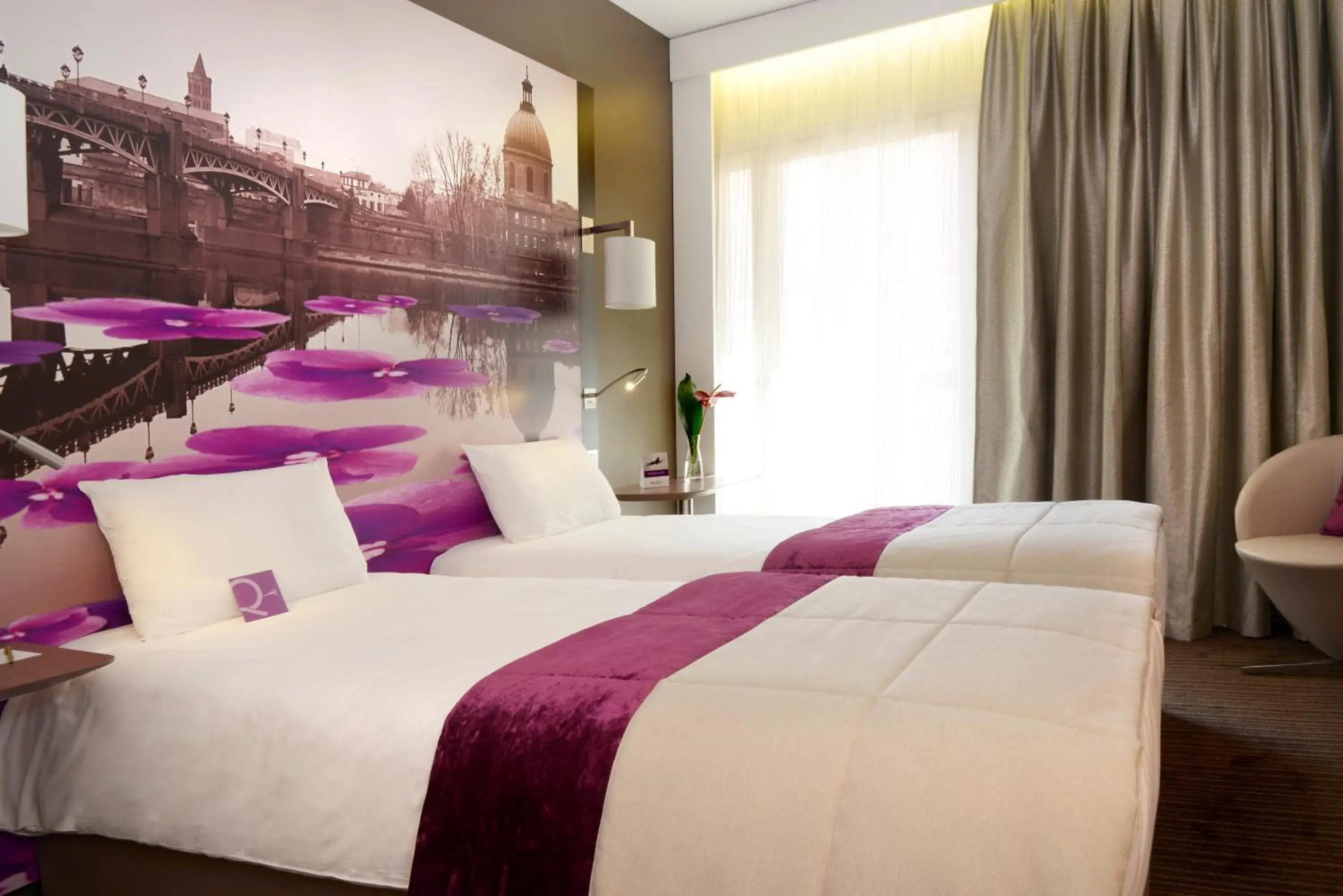 Photo of the whole room, Bed in Mercure Toulouse Centre Wilson Capitole