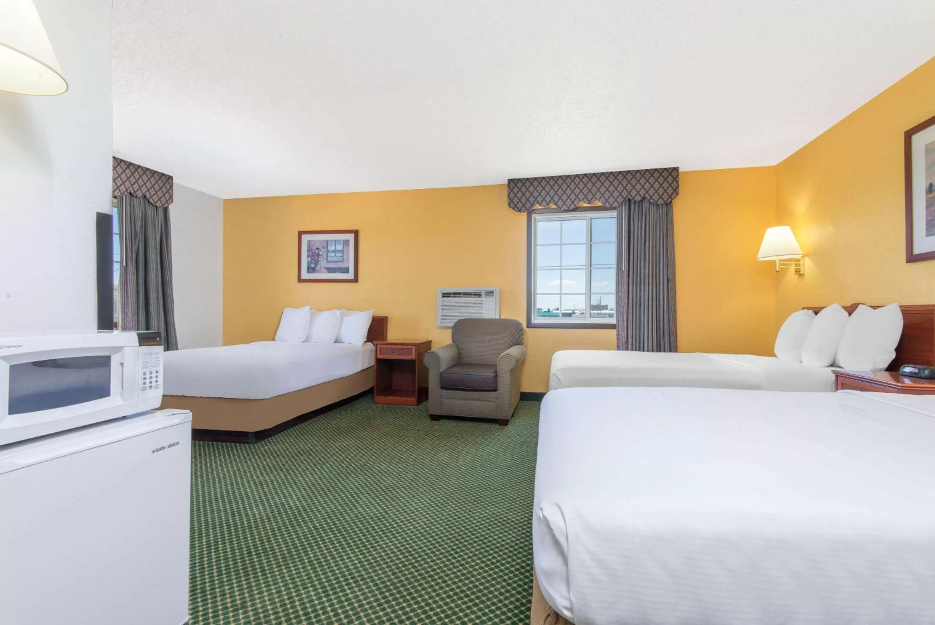 Photo of the whole room, Bed in Days Inn by Wyndham Great Bend