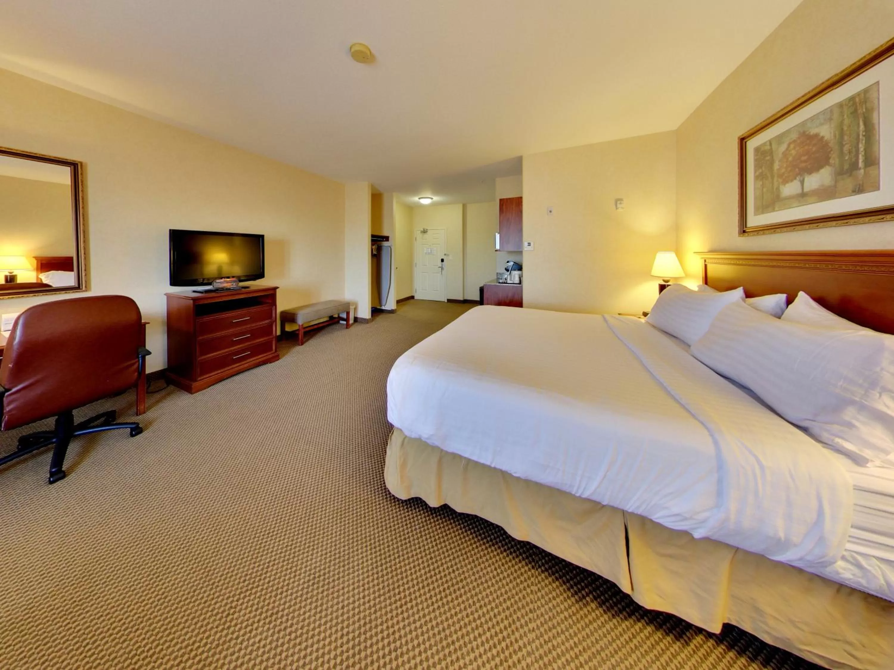 Photo of the whole room, Bed in Holiday Inn Express Hotel & Suites - Edmonton International Airport by IHG
