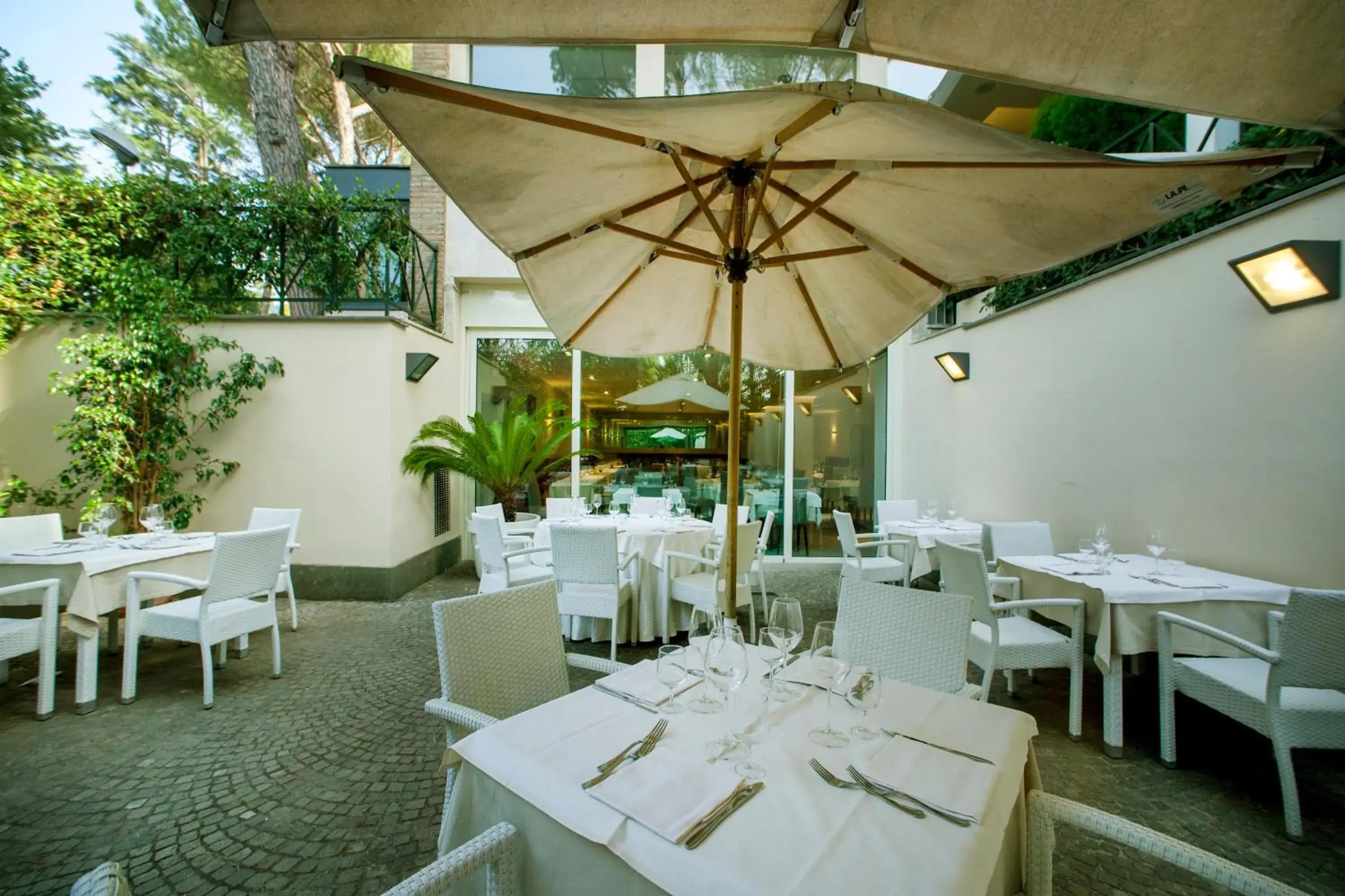 Restaurant/Places to Eat in Hotel Villa Maria Regina