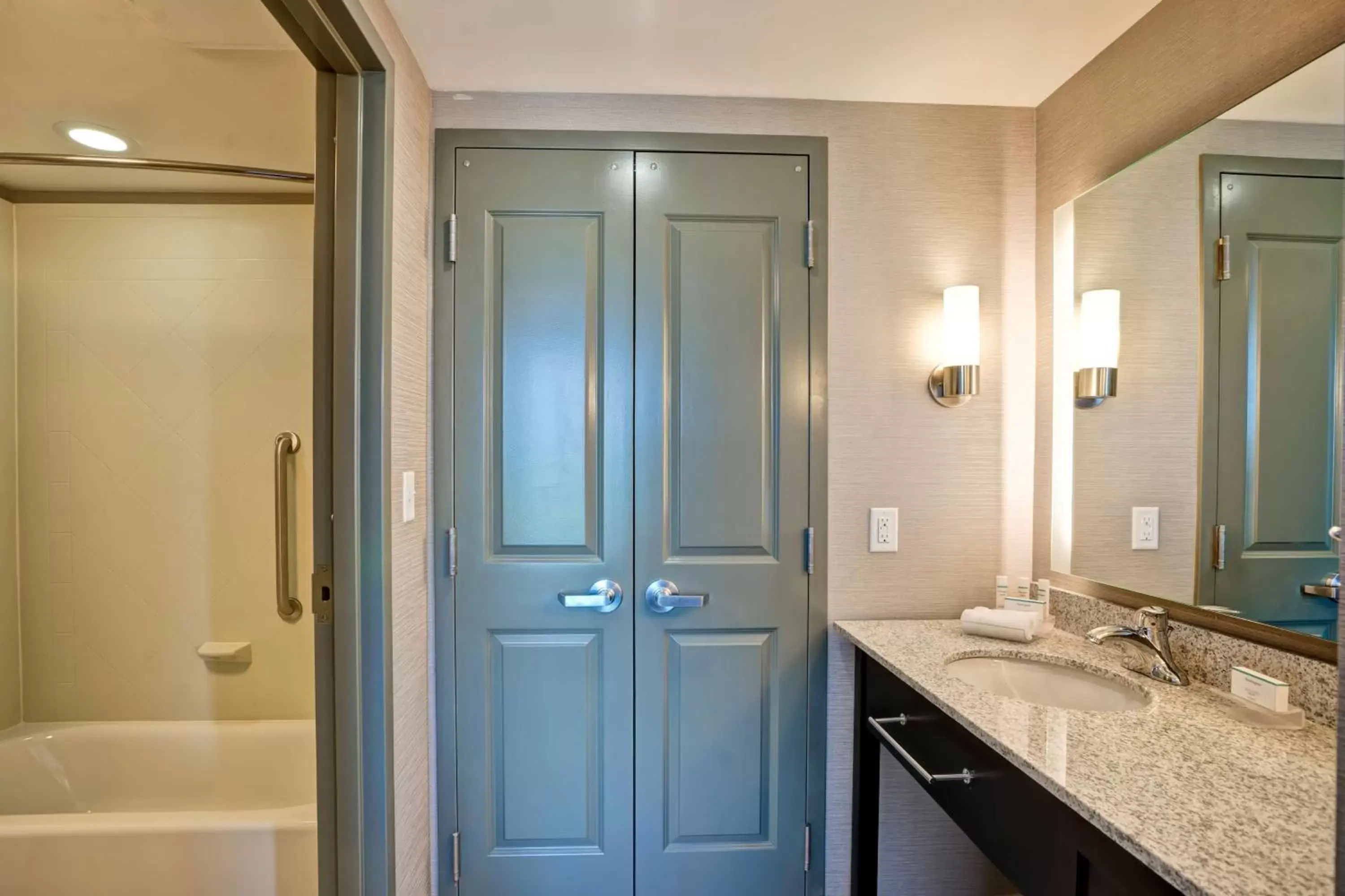 Bathroom in Homewood Suites by Hilton Christiansburg