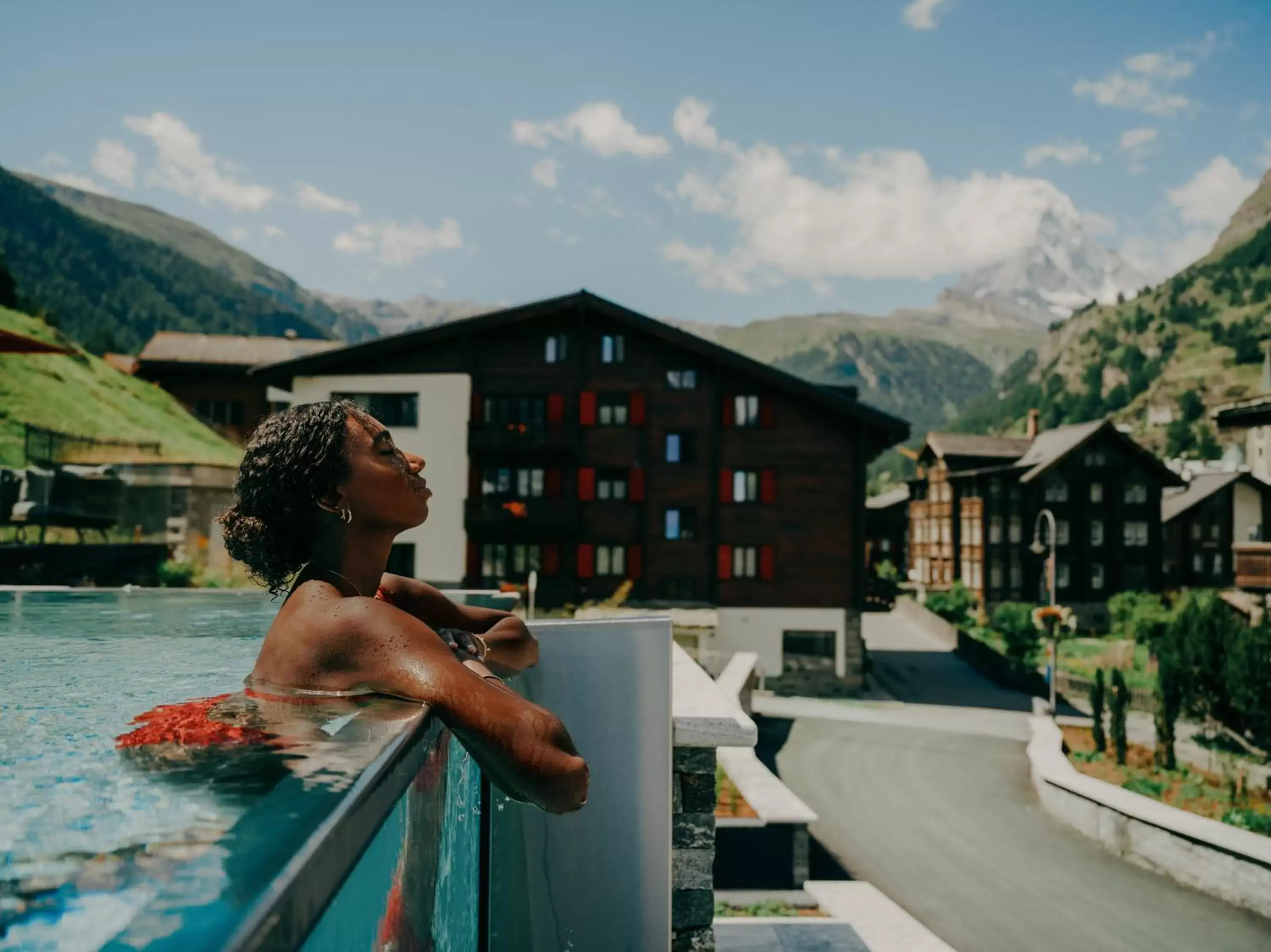 Pool view in BEAUSiTE Zermatt