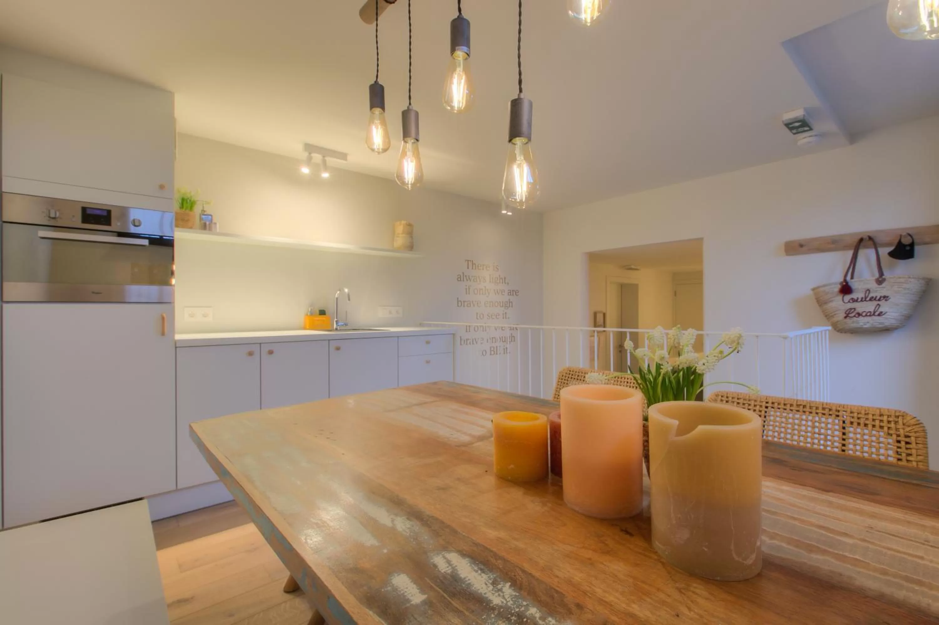 Kitchen or kitchenette in Logie Marie with hottub in the garden