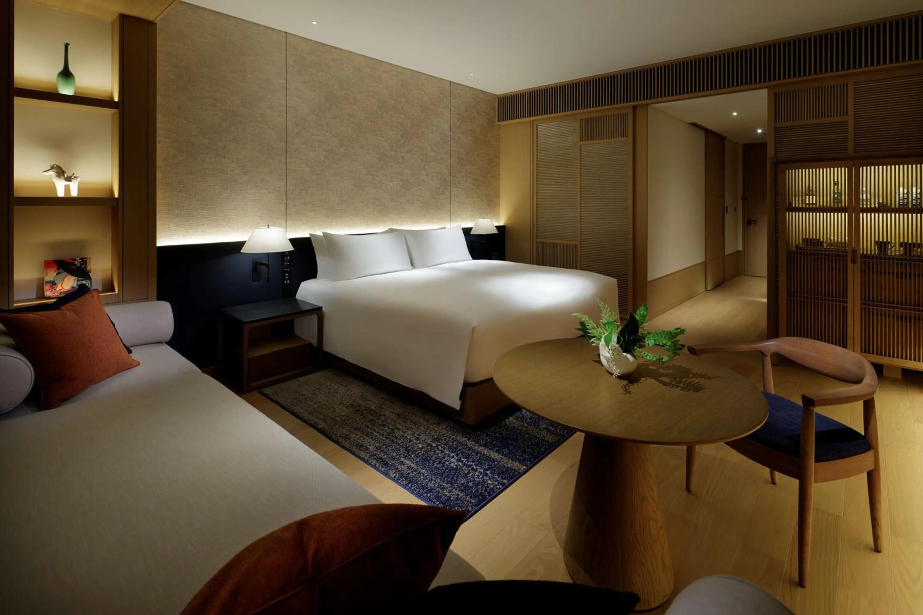 Living room, Bed in ROKU KYOTO, LXR Hotels & Resorts by Hilton