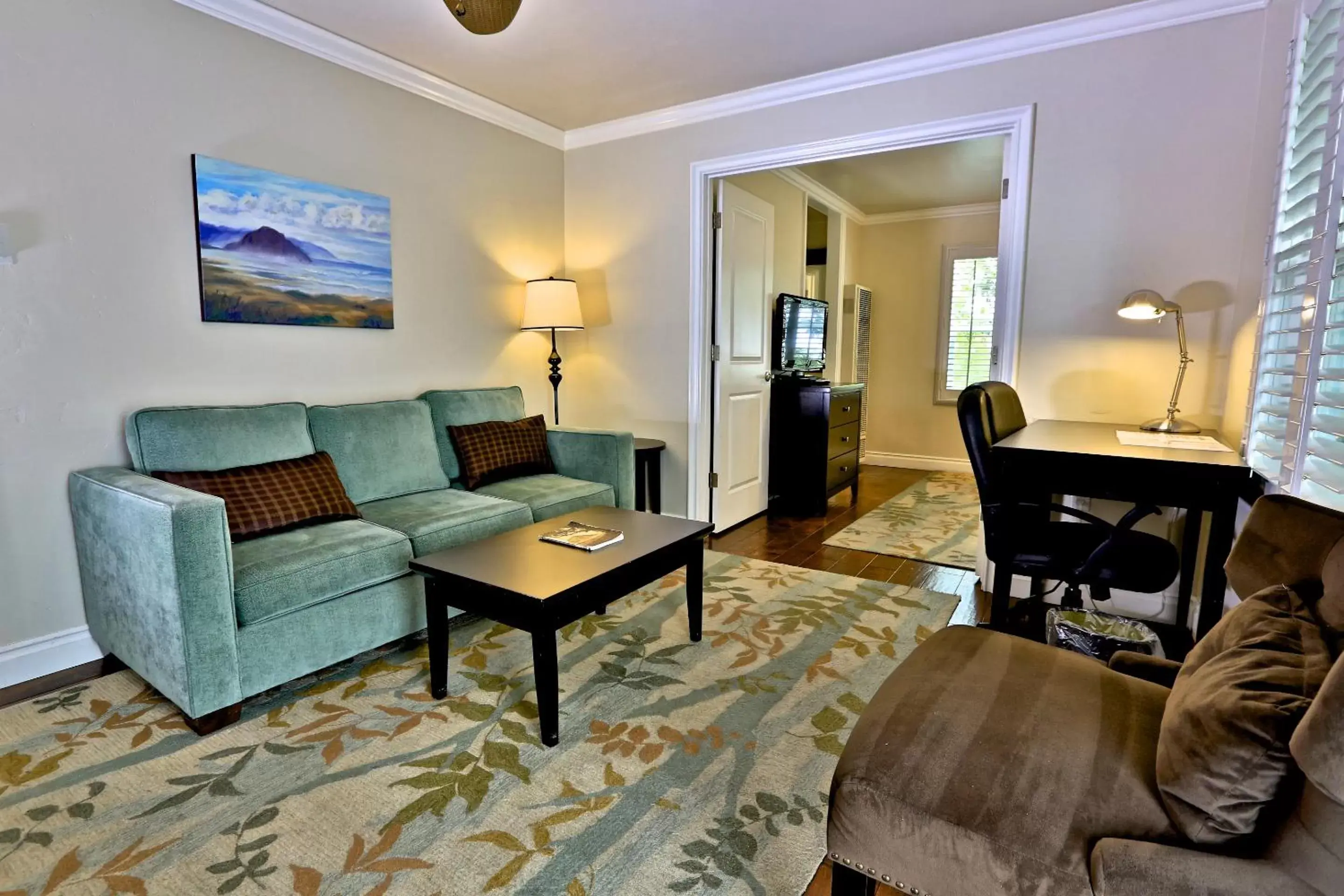 Living room, Seating Area in Beach Bungalow Inn and Suites