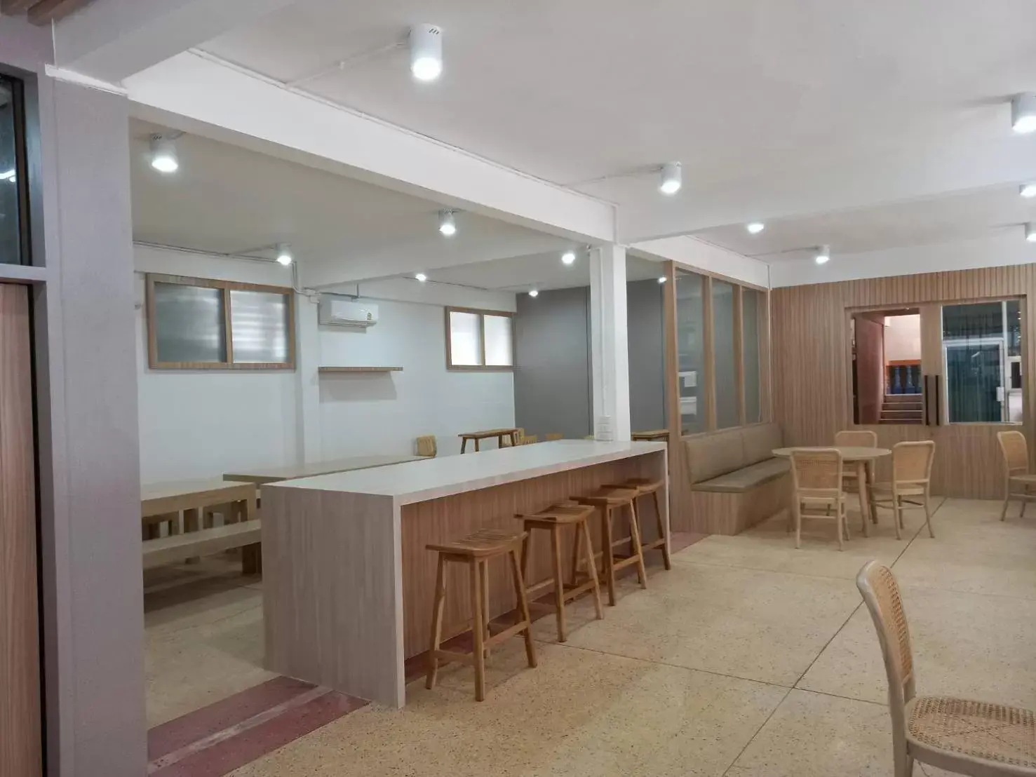 Restaurant/places to eat in Sataya Apartment Restaurant/places to eat in Sataya Apartment