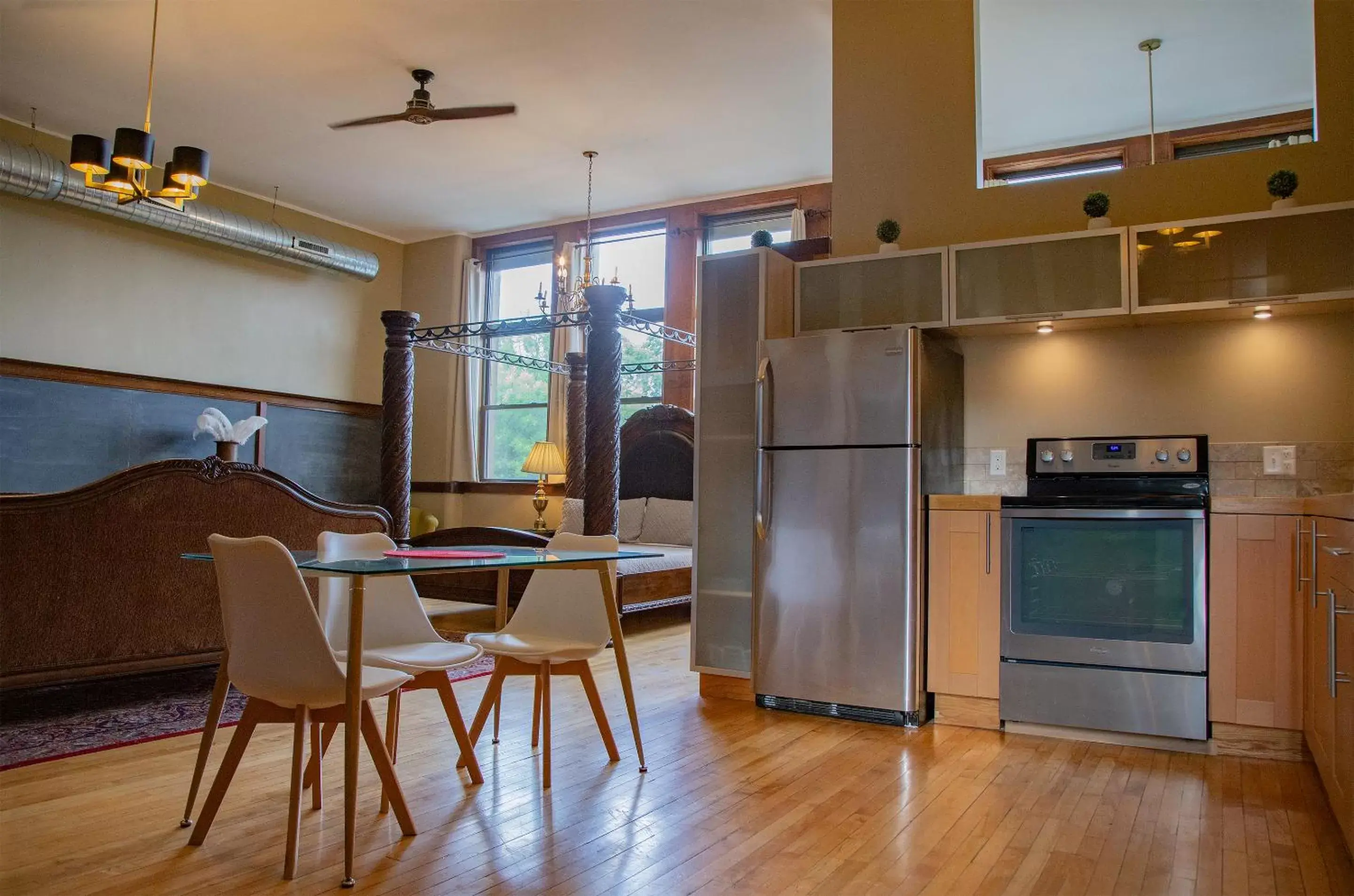 Kitchen/Kitchenette in School 31 Lofts