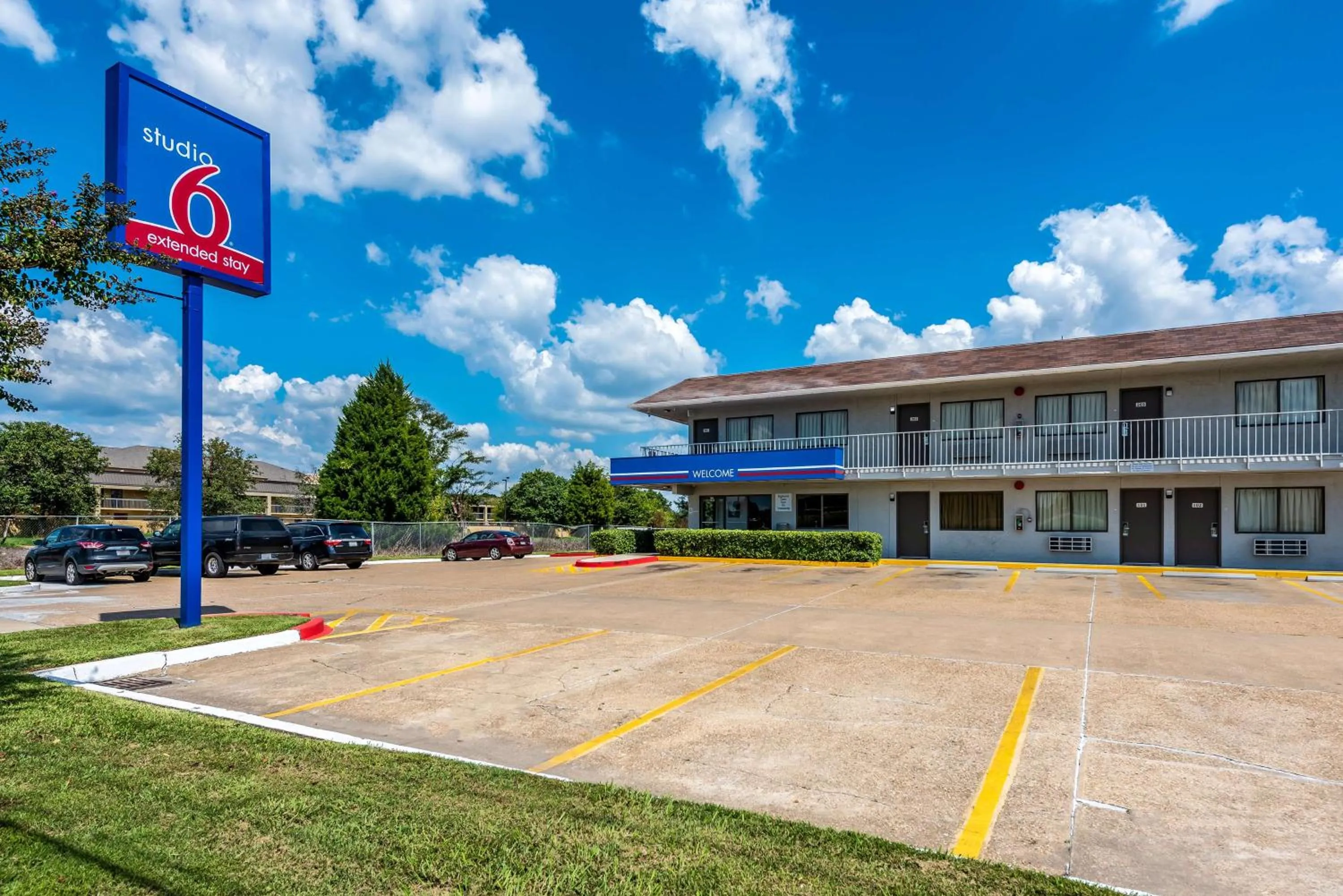 Property building in Studio 6-Monroe, LA - Hwy 165