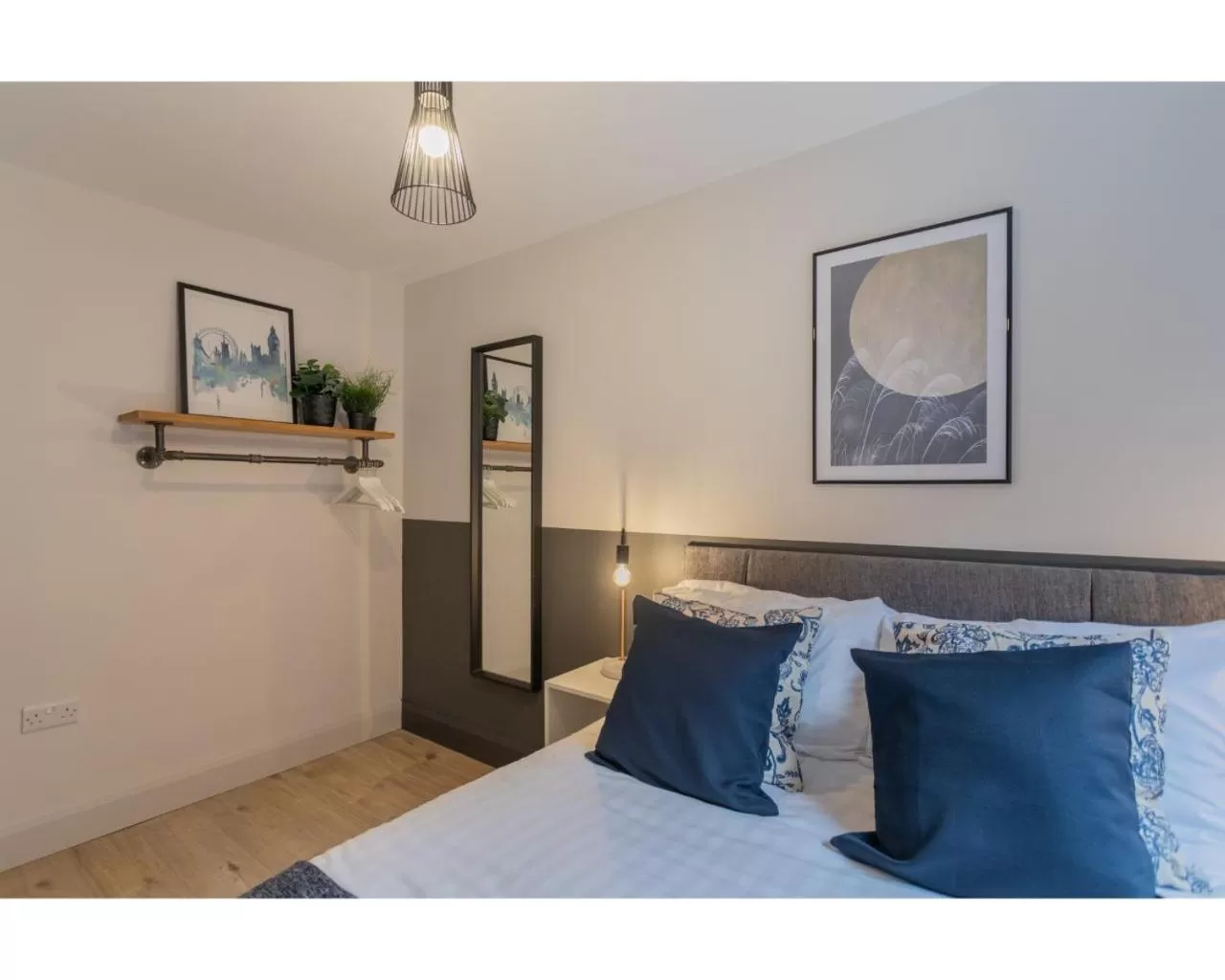 Bedroom, Bed in Central Belfast Apartments Camden Street