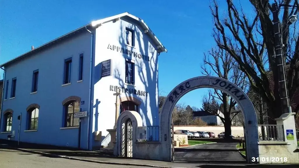 Property Building in Appart'Hotel Parc Johan