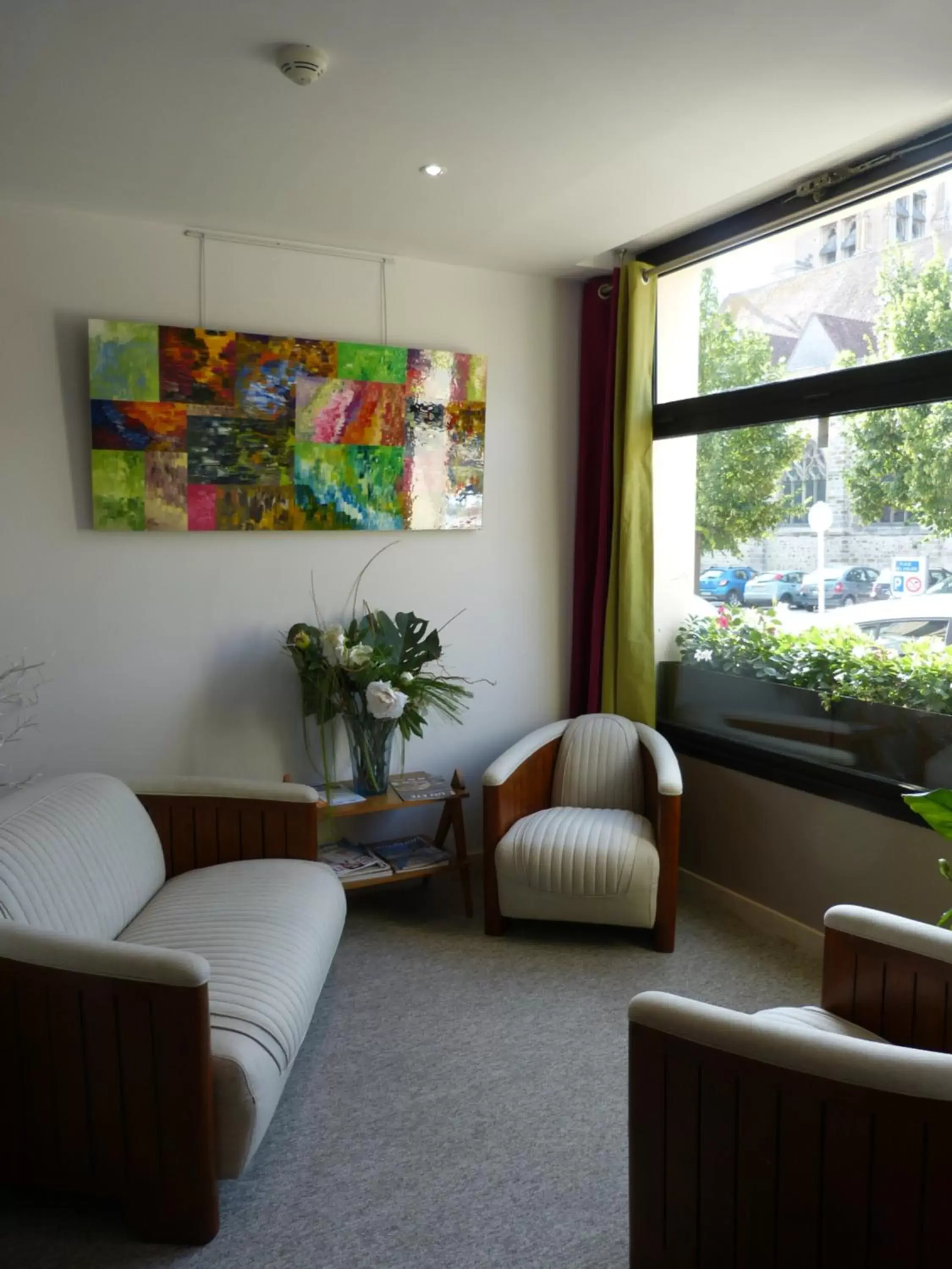 Library, Seating Area in Hôtel Saint Laurent