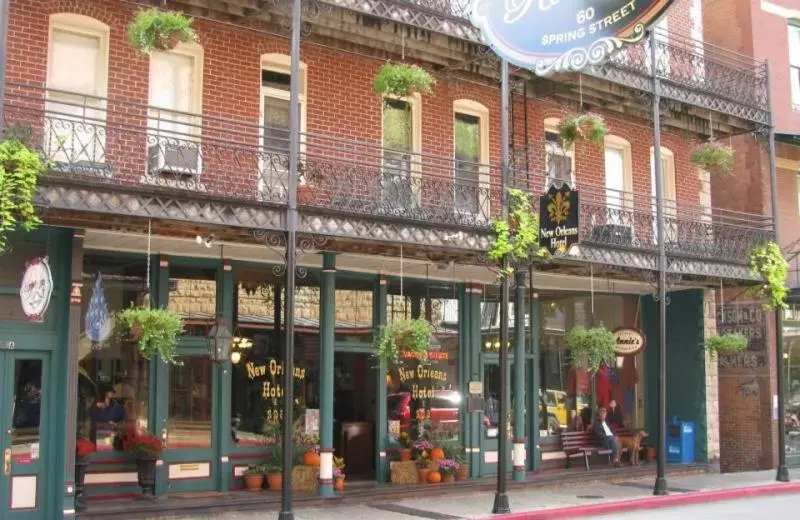 Property Building in New Orleans Hotel Eureka Springs