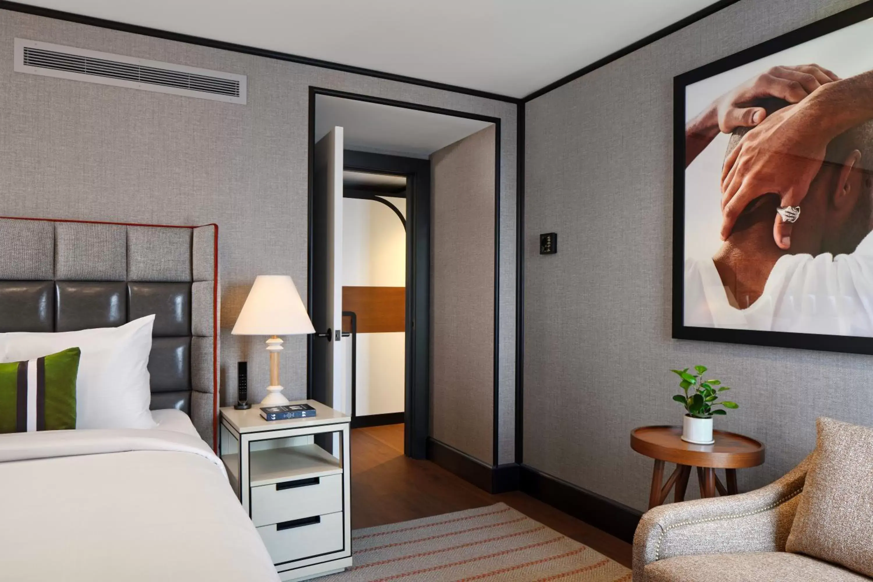 Bedroom, Bed in 21c Museum Hotel St Louis