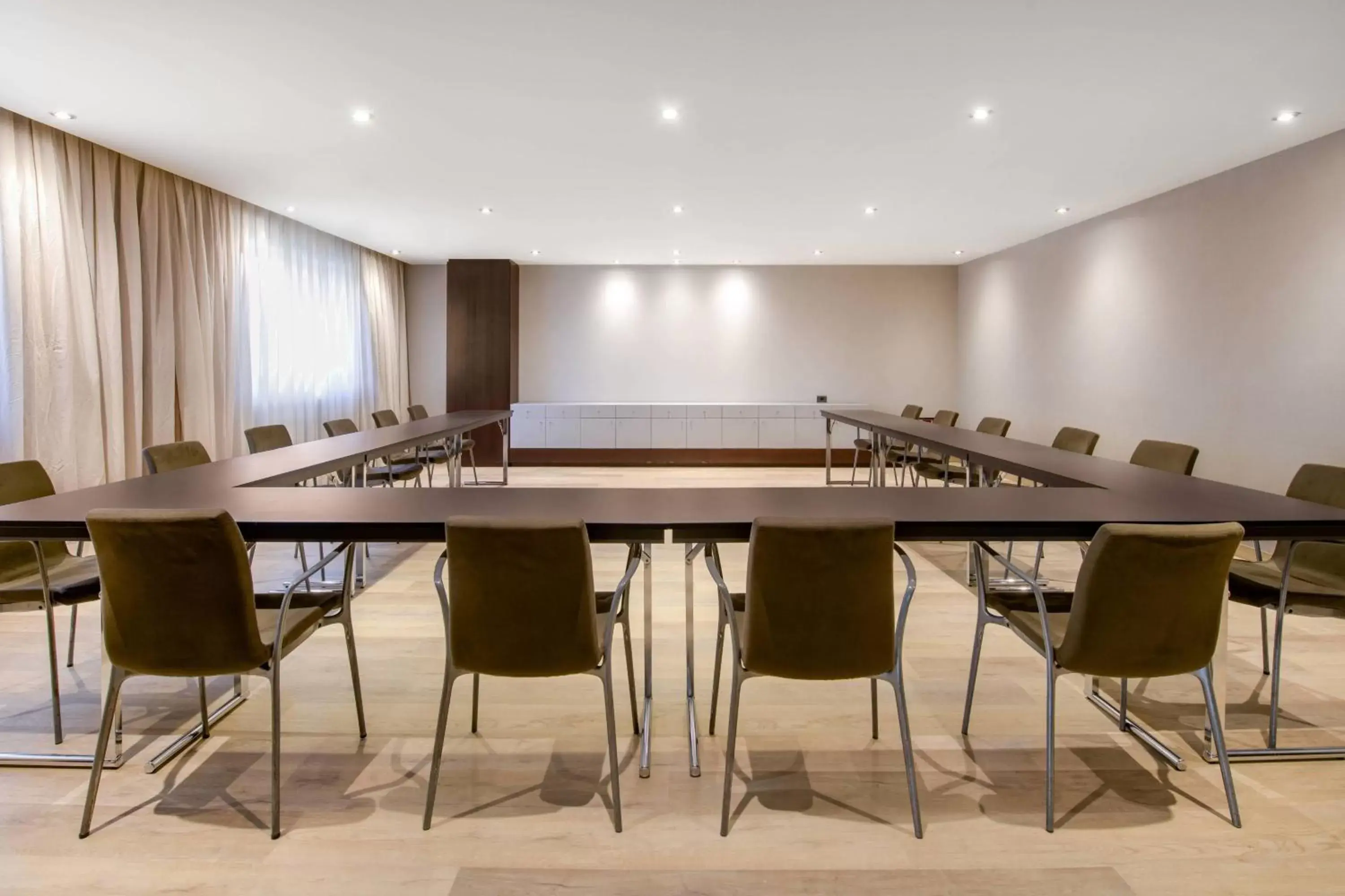 Meeting/conference room in AC Hotel Tarragona by Marriott