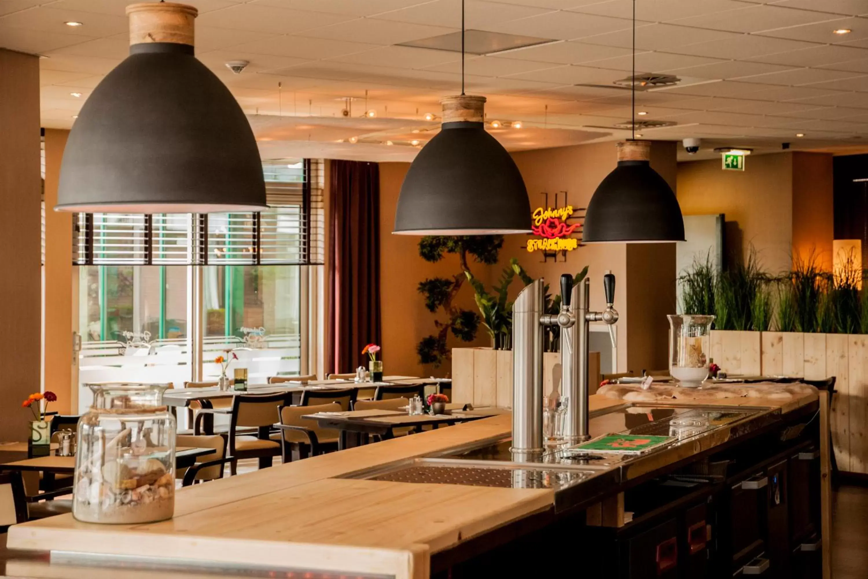 Restaurant/Places to Eat in Hotel Dekkers