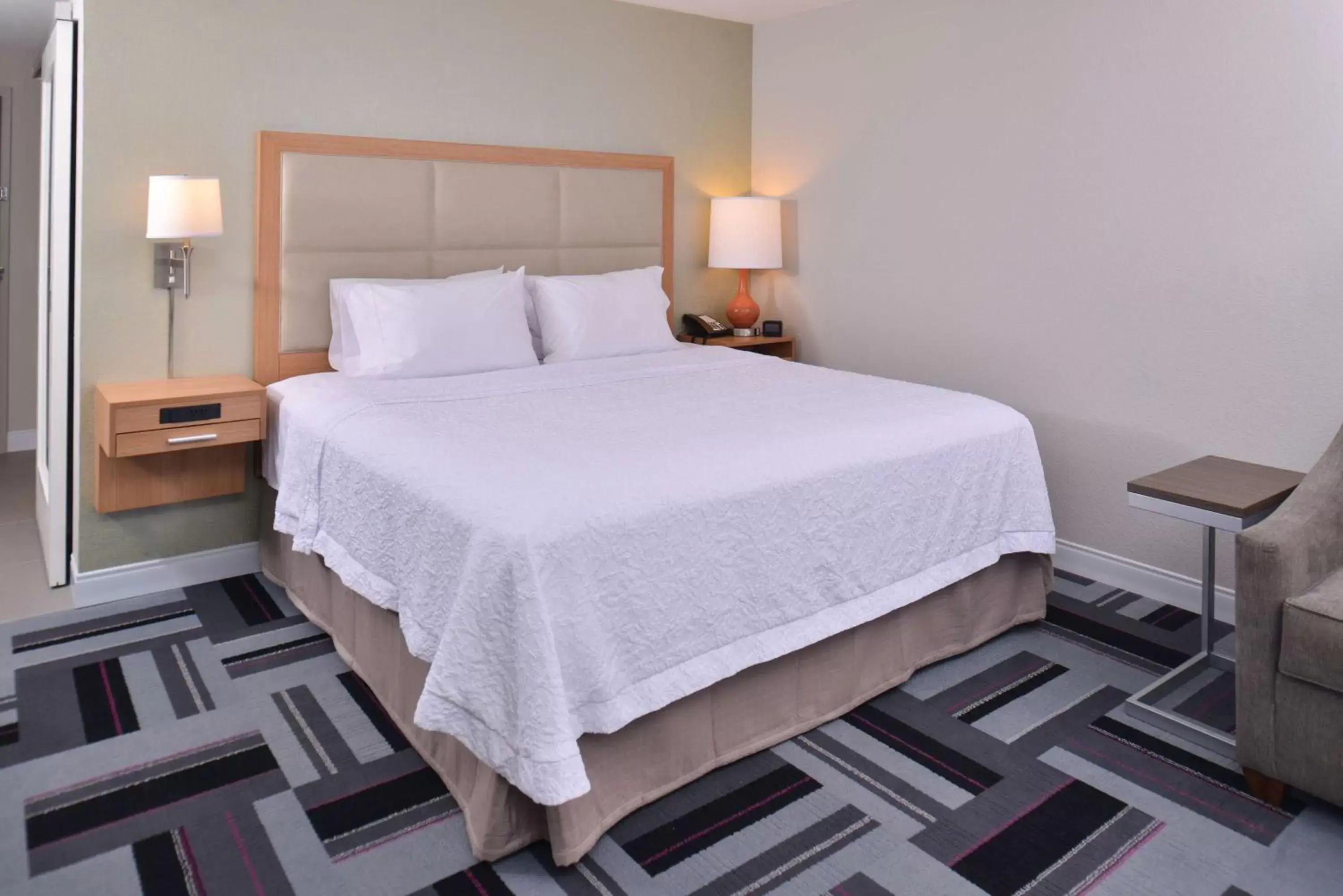 Bed in Hampton Inn and Suites Ames, IA