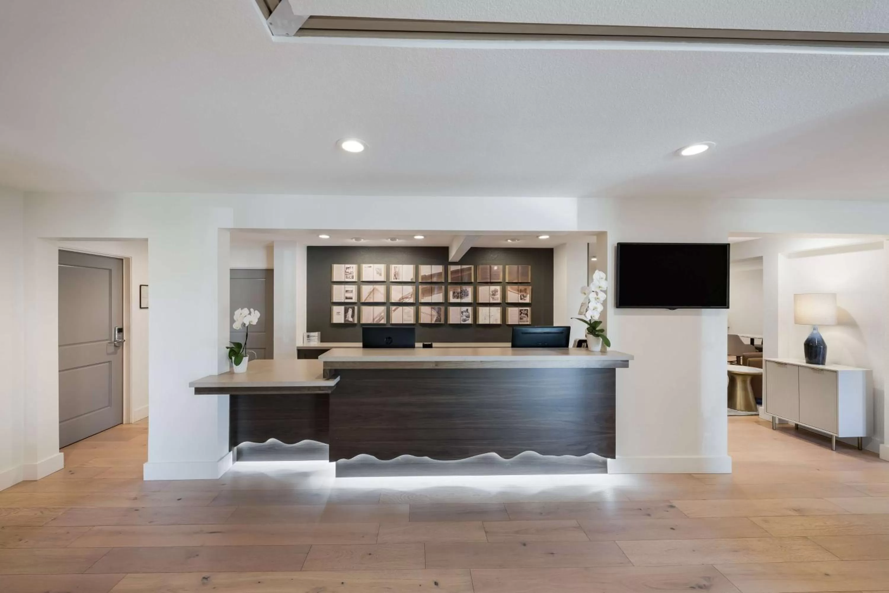 Lobby or reception in BEST WESTERN the Inn of Los Gatos