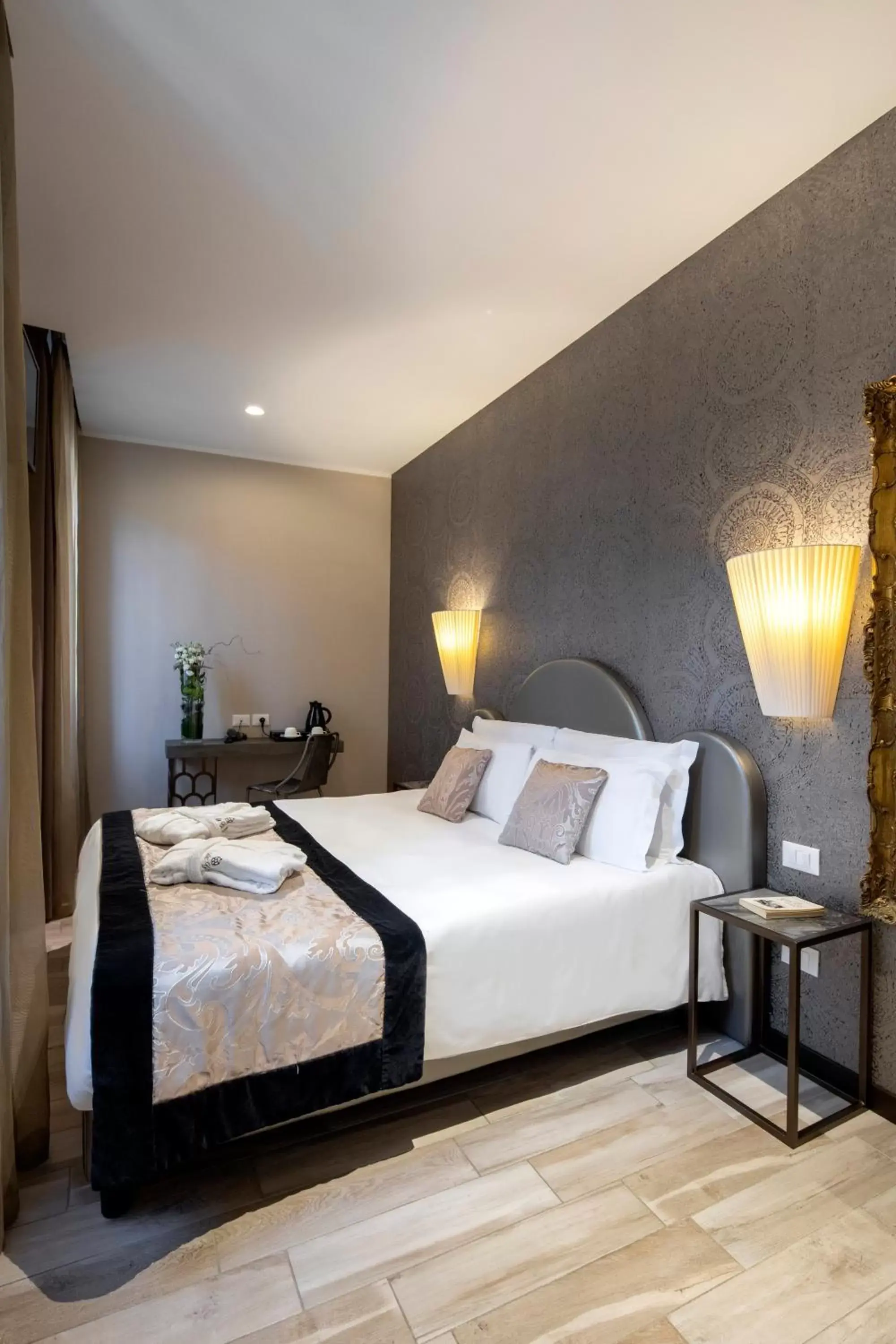 Bed in Alle Guglie Boutique Hotel